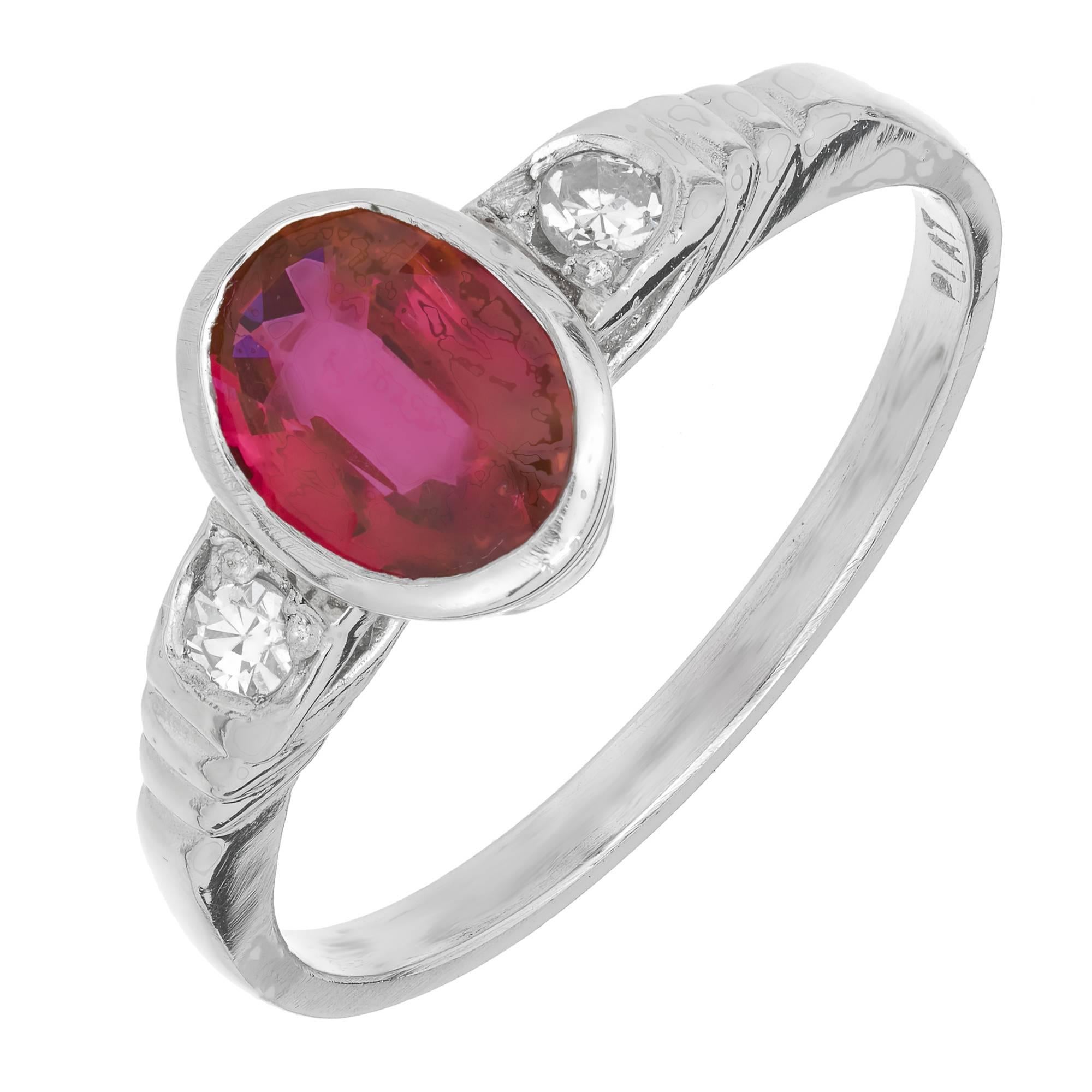 Verlobungsring aus Platin mit rotem, ovalem, natürlichem Rubin und Diamant im Art déco-Stil