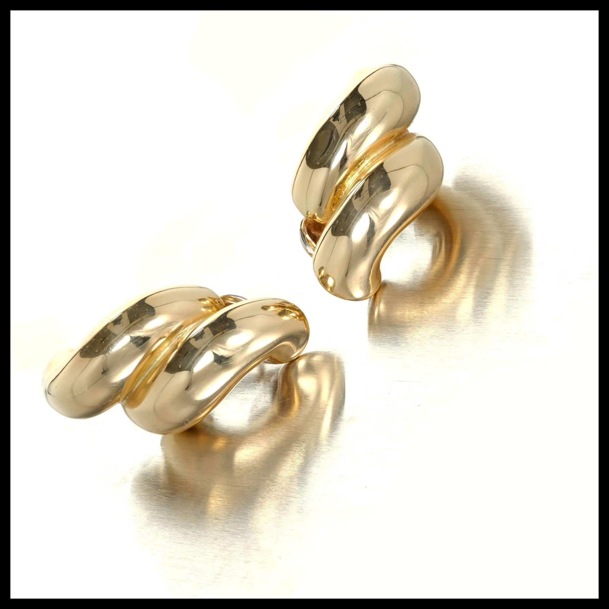 Tiffany & Co. Yellow Gold Double Swirl Link Clip Post Earrings In Good Condition For Sale In Stamford, CT