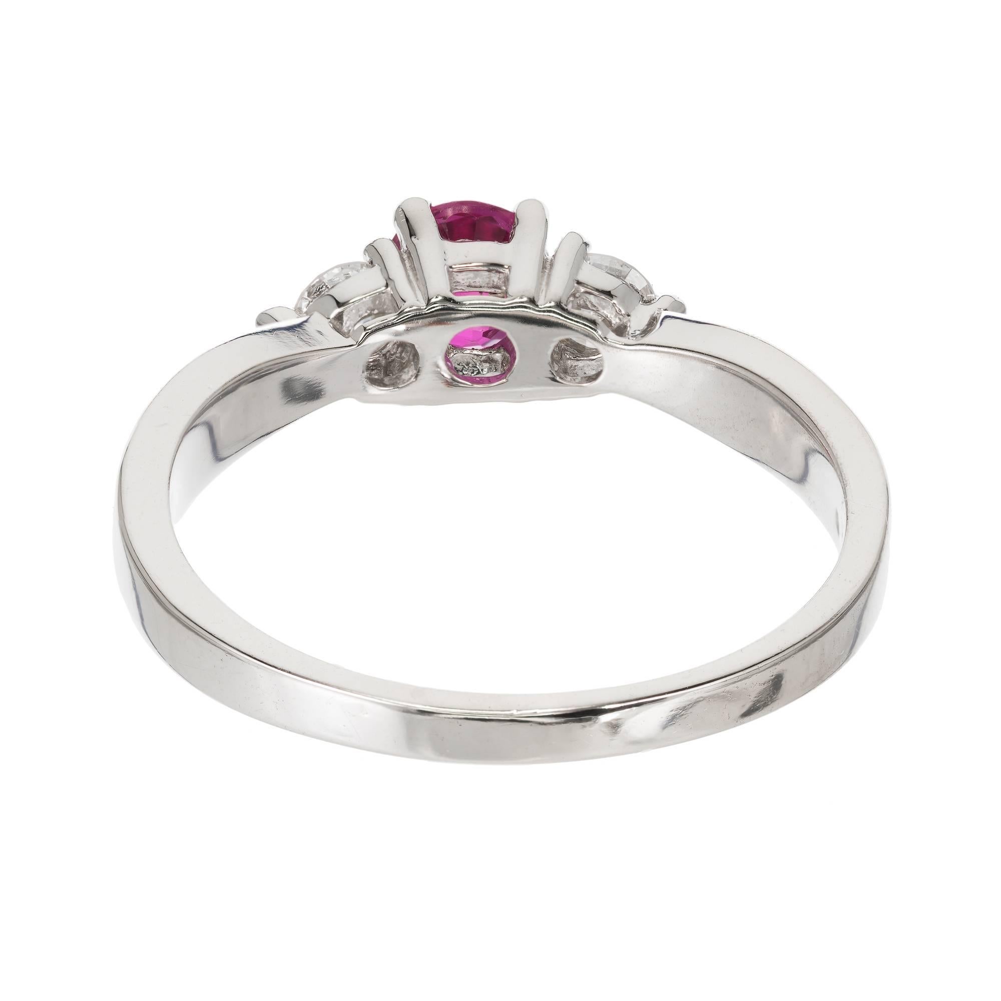 Verlobungsring mit drei Steinen, 0,66 Karat rosa Saphir, Diamant, Gold von Peter Suchy Damen im Angebot