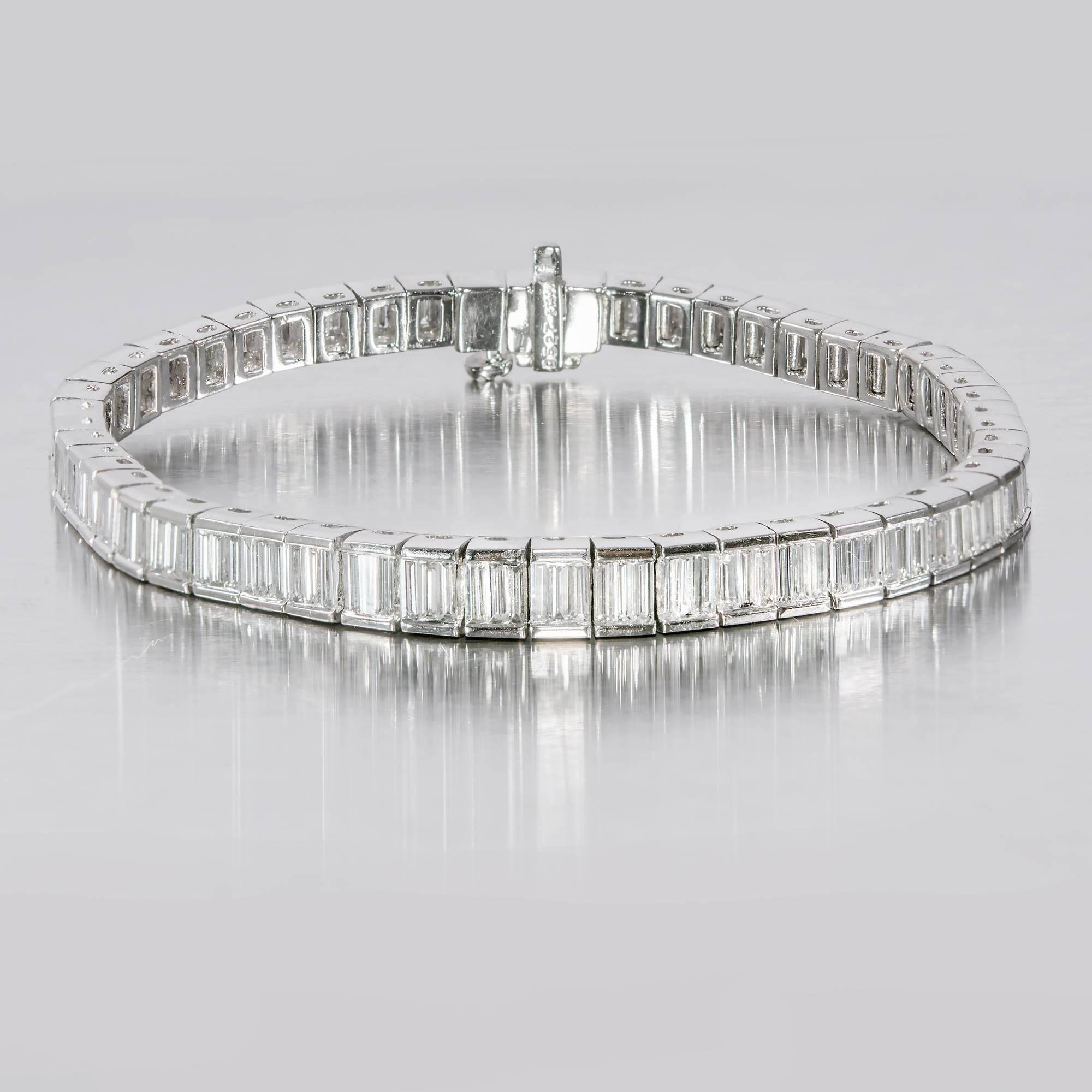 Women's 5.27 Carat Emerald Cut Diamond Platinum Link Tennis Bracelet For Sale
