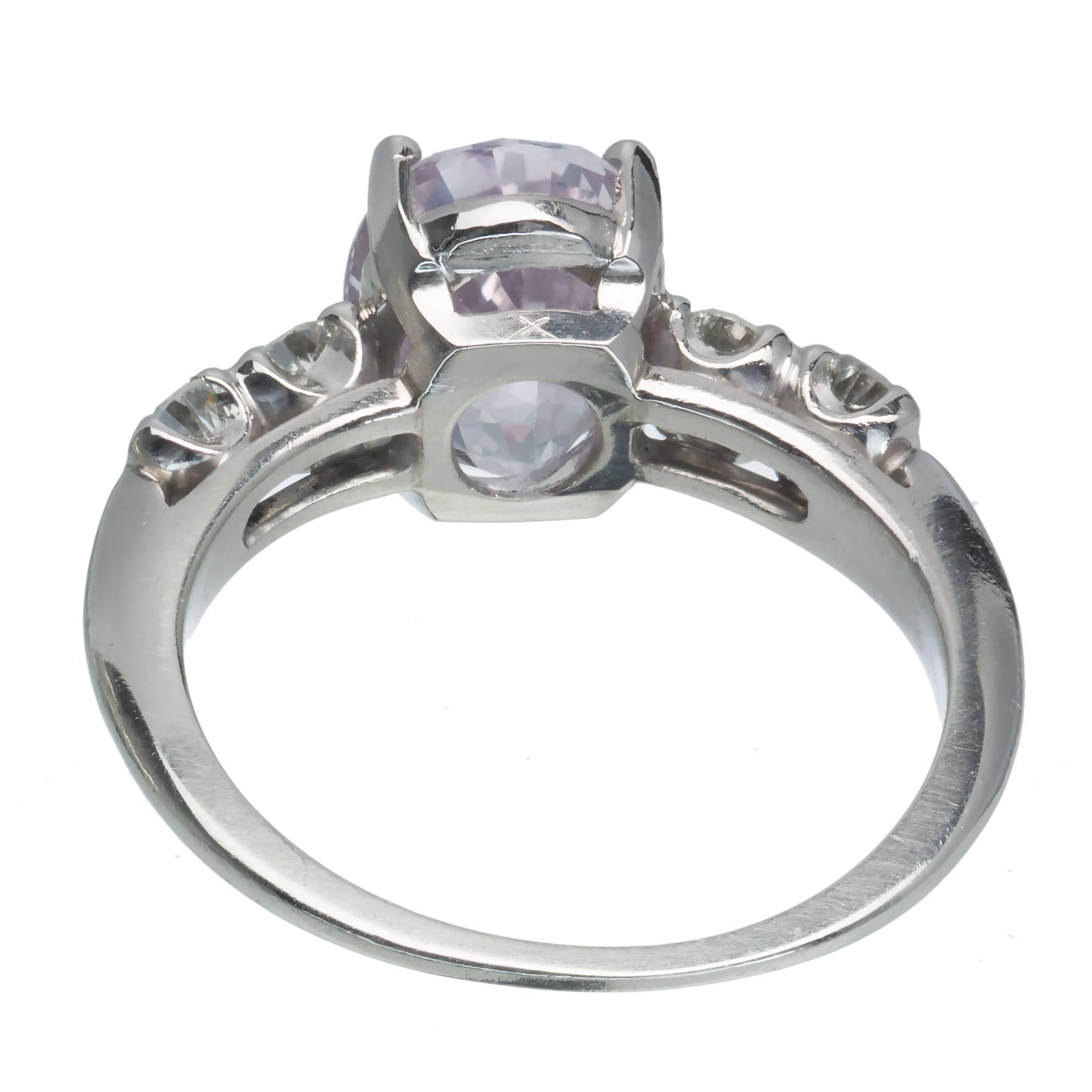 Verlobungsring mit 3,39 Karat GIA-zertifiziertem rosa ovalem Saphir und Diamant Damen im Angebot