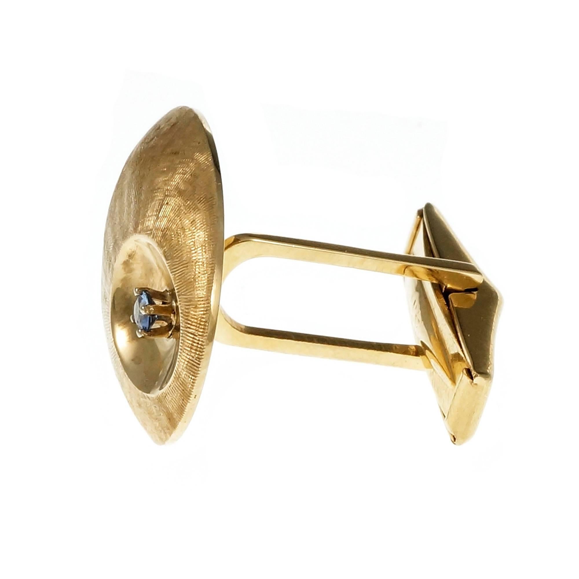 Zaffiro a mano con finitura fiorentina, bracciale ovale in oro A Link In condizioni buone in vendita a Stamford, CT