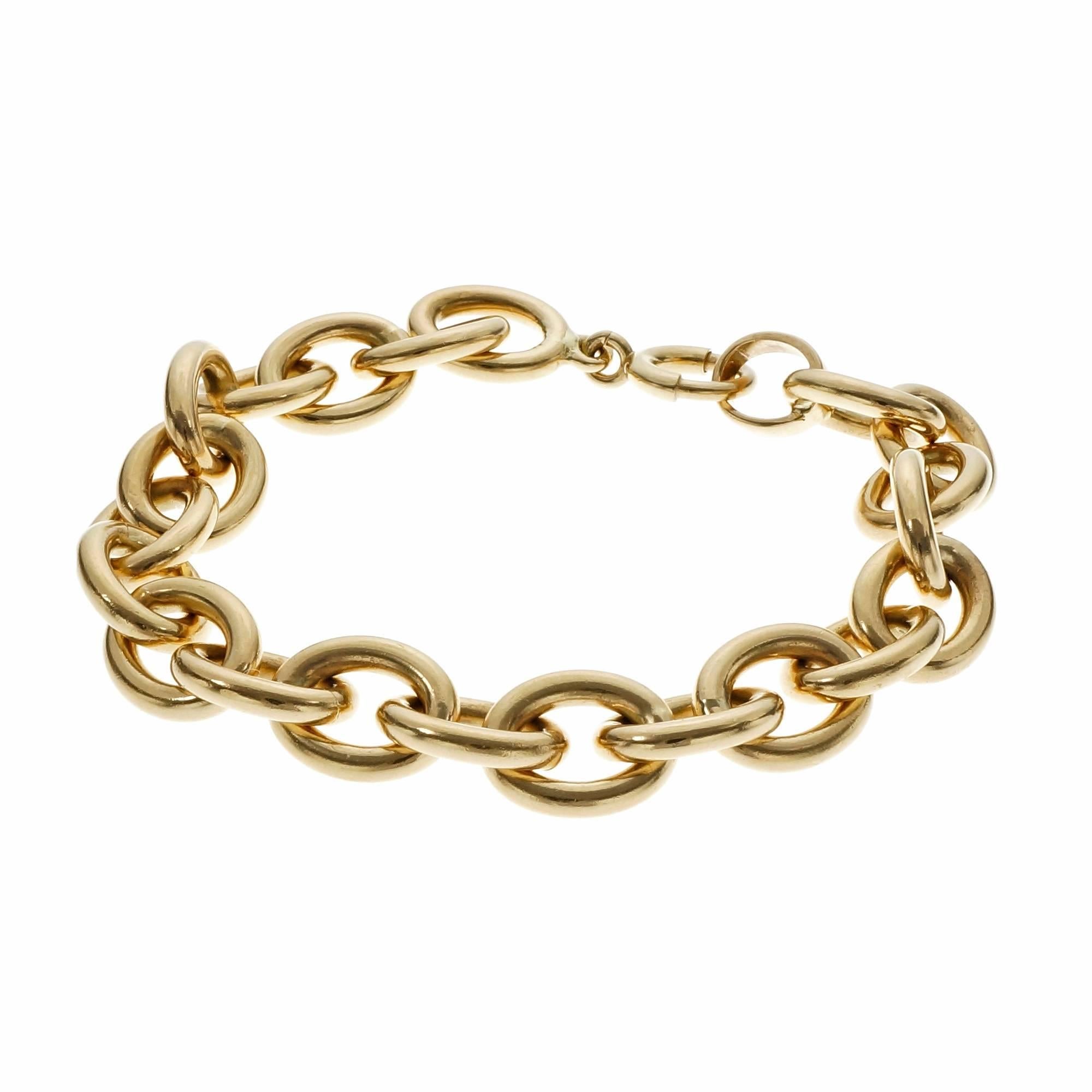 Oval Solid Gold Link Bracelet In Good Condition In Stamford, CT