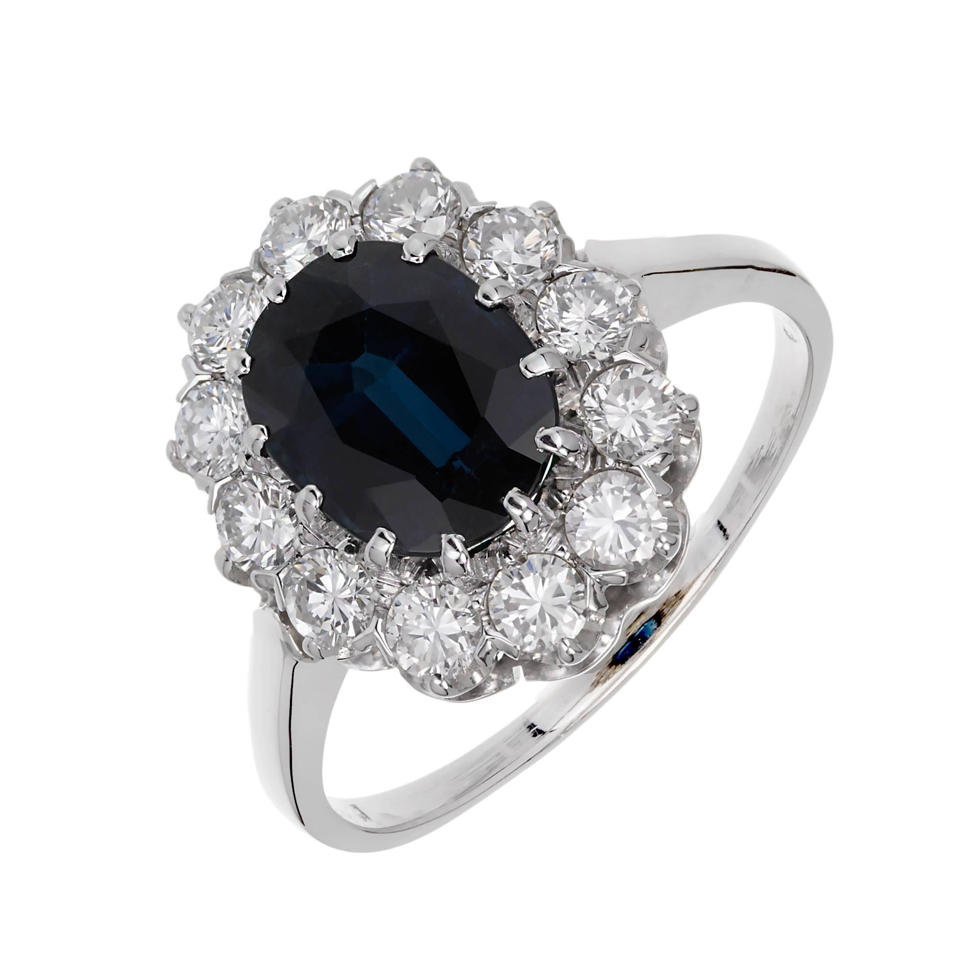 Verlobungsring mit GIA-zertifiziertem 3,07 Karat blauem Saphir und Diamant-Halo aus Gold Damen im Angebot