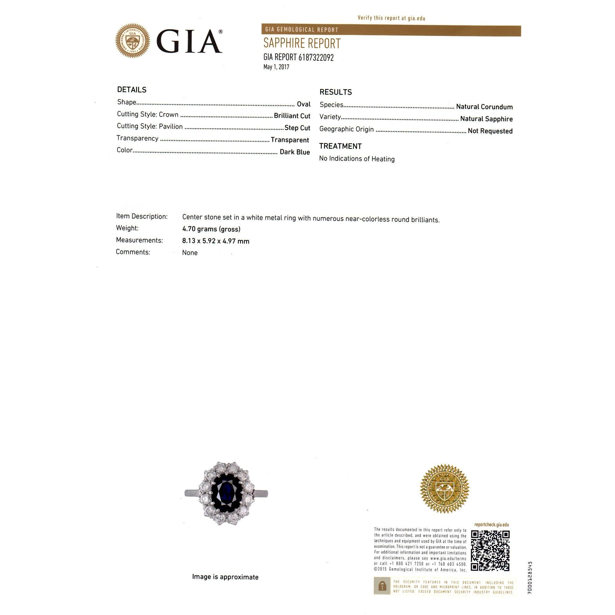 Anello di fidanzamento in oro con diamante aureolato con zaffiro blu certificato GIA da 3,07 carati In condizioni ottime in vendita a Stamford, CT