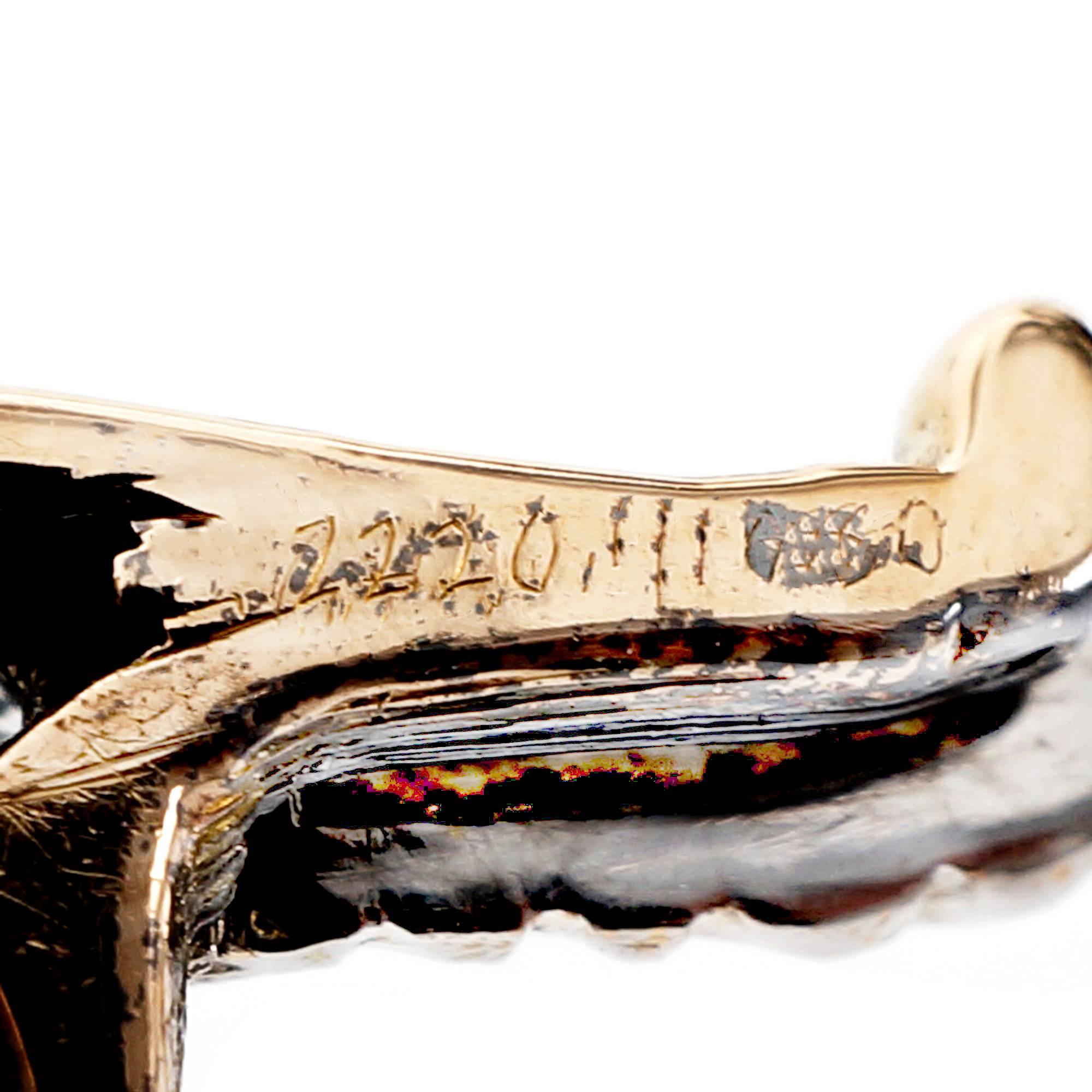  Broche de chien pointue en or avec diamants pavés et rubis de 1,24 carat Bon état - En vente à Stamford, CT
