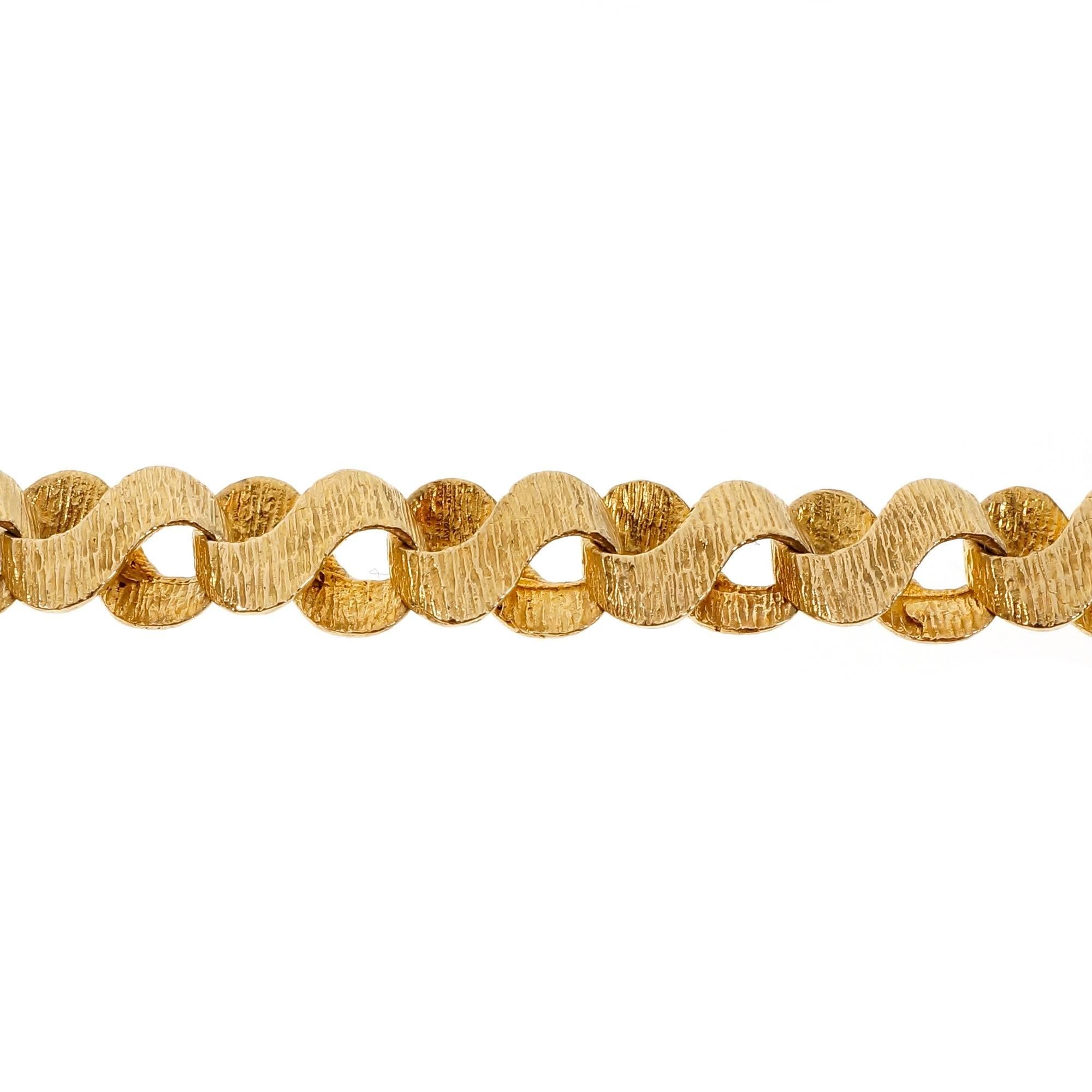 Textured Swirl Gold Link Necklace In Good Condition In Stamford, CT