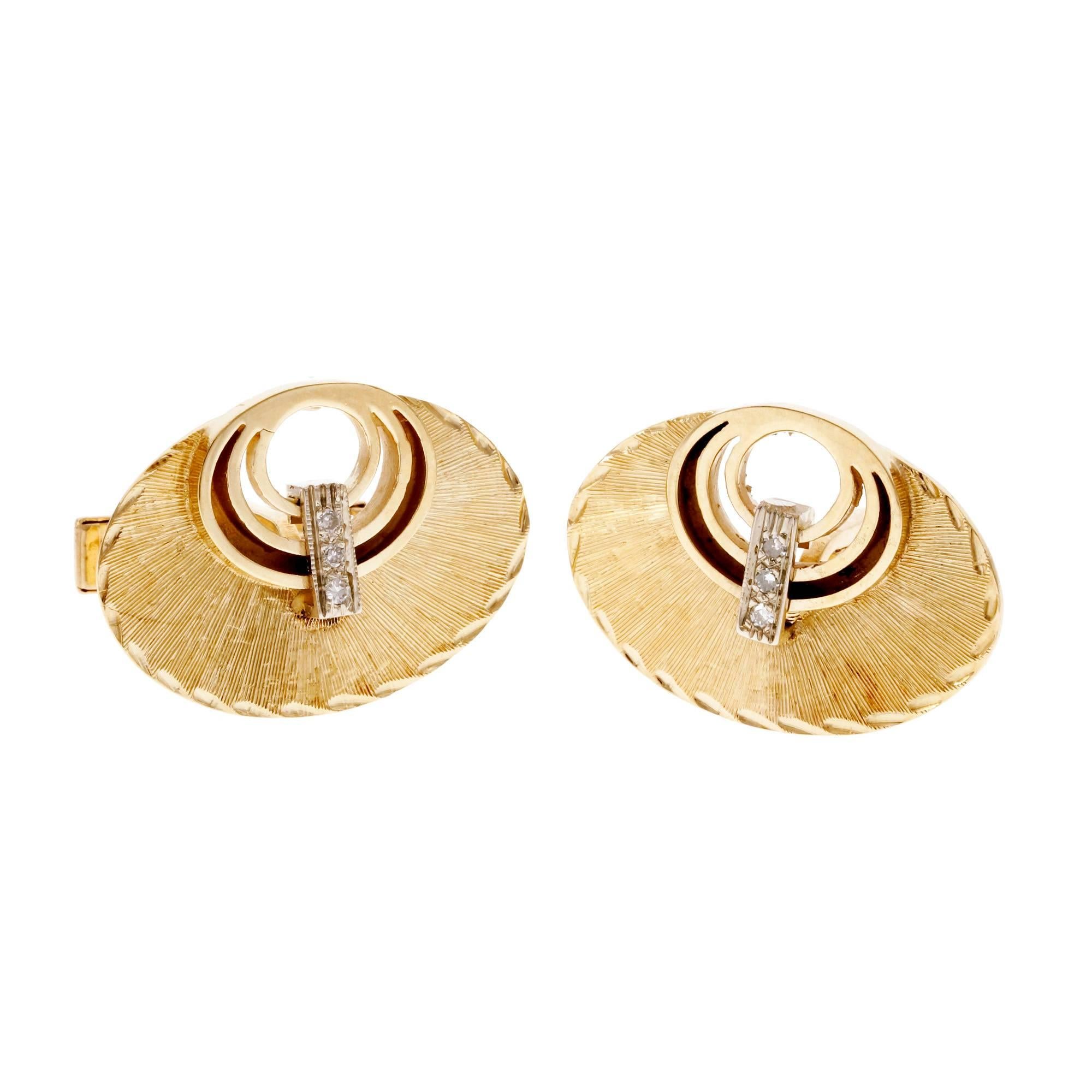 Ovale strukturierte Manschettenknöpfe mit Diamanten aus Gold