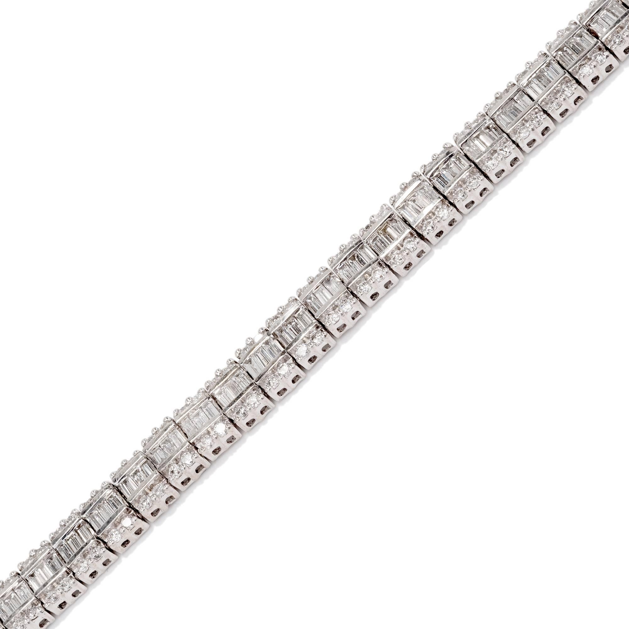 Goldarmband mit 5,17 Karat rundem Baguette-Diamant Damen im Angebot