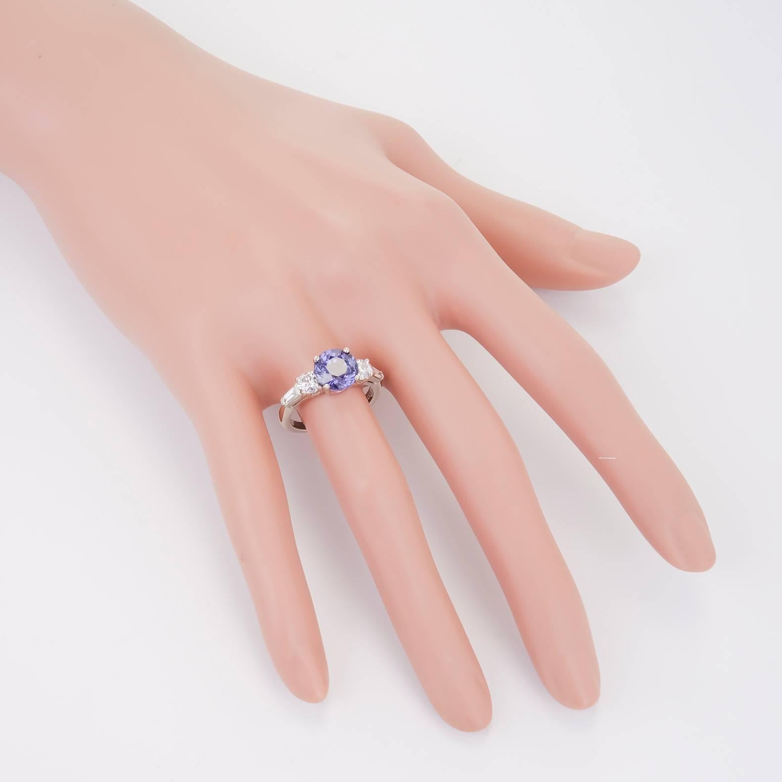 Peter Suchy Bague de fiançailles en or avec saphir violet naturel de 3,18 carats et diamants Pour femmes en vente