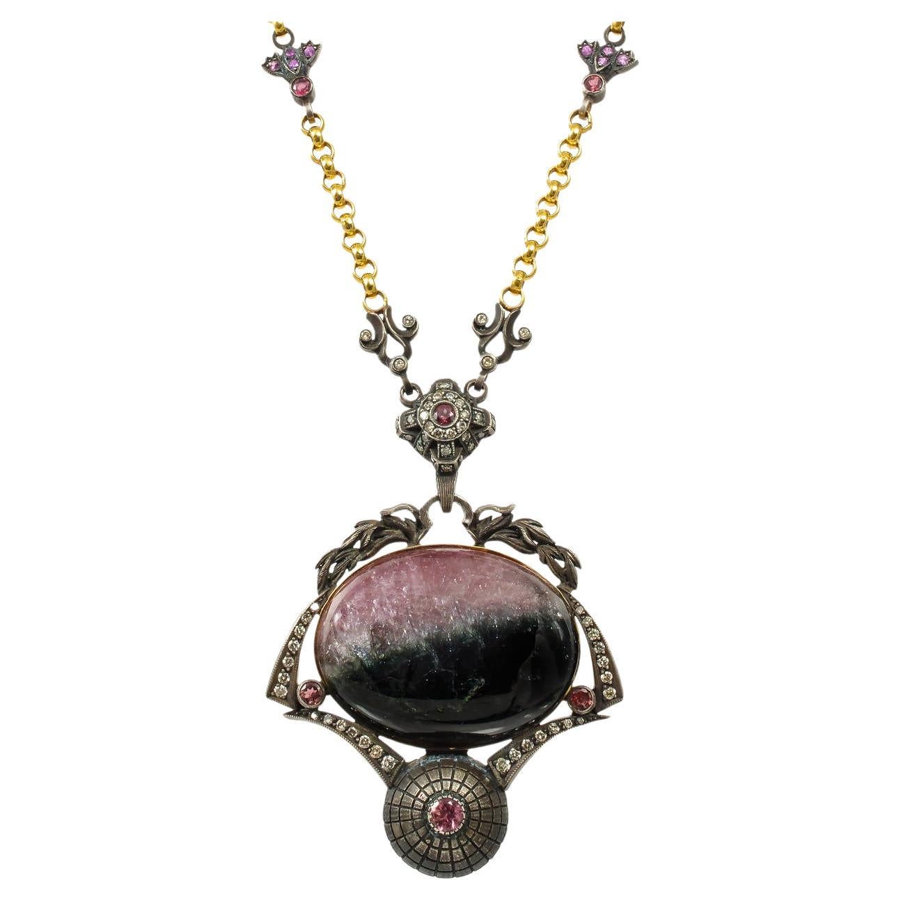 Collier pendentif de style byzantin en argent et or avec tourmaline de 47,10 carats et diamants