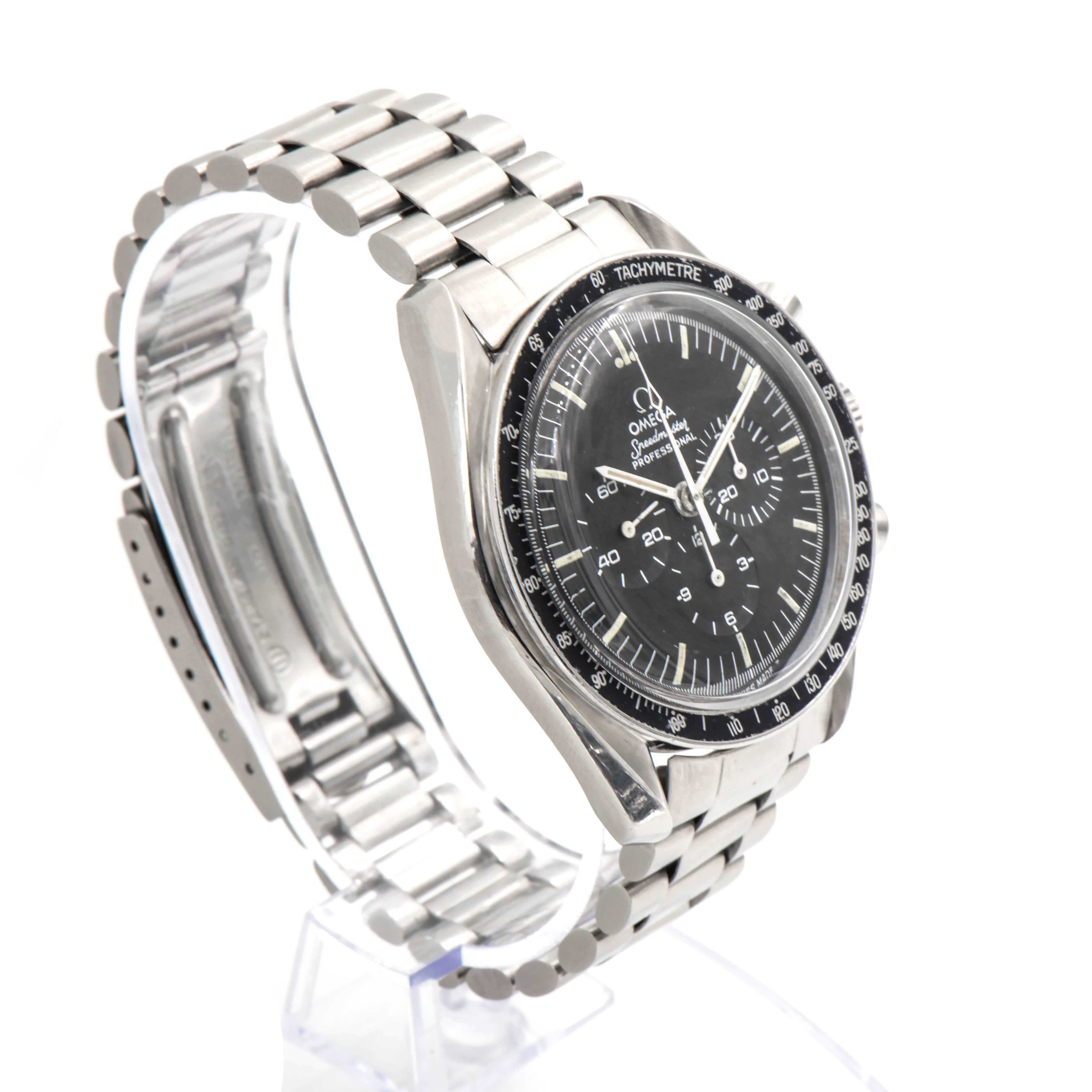 Omega Stainless Steel Speedmaster Chronograph Moonwatch Mens Wristwatch In Good Condition In Stamford, CT