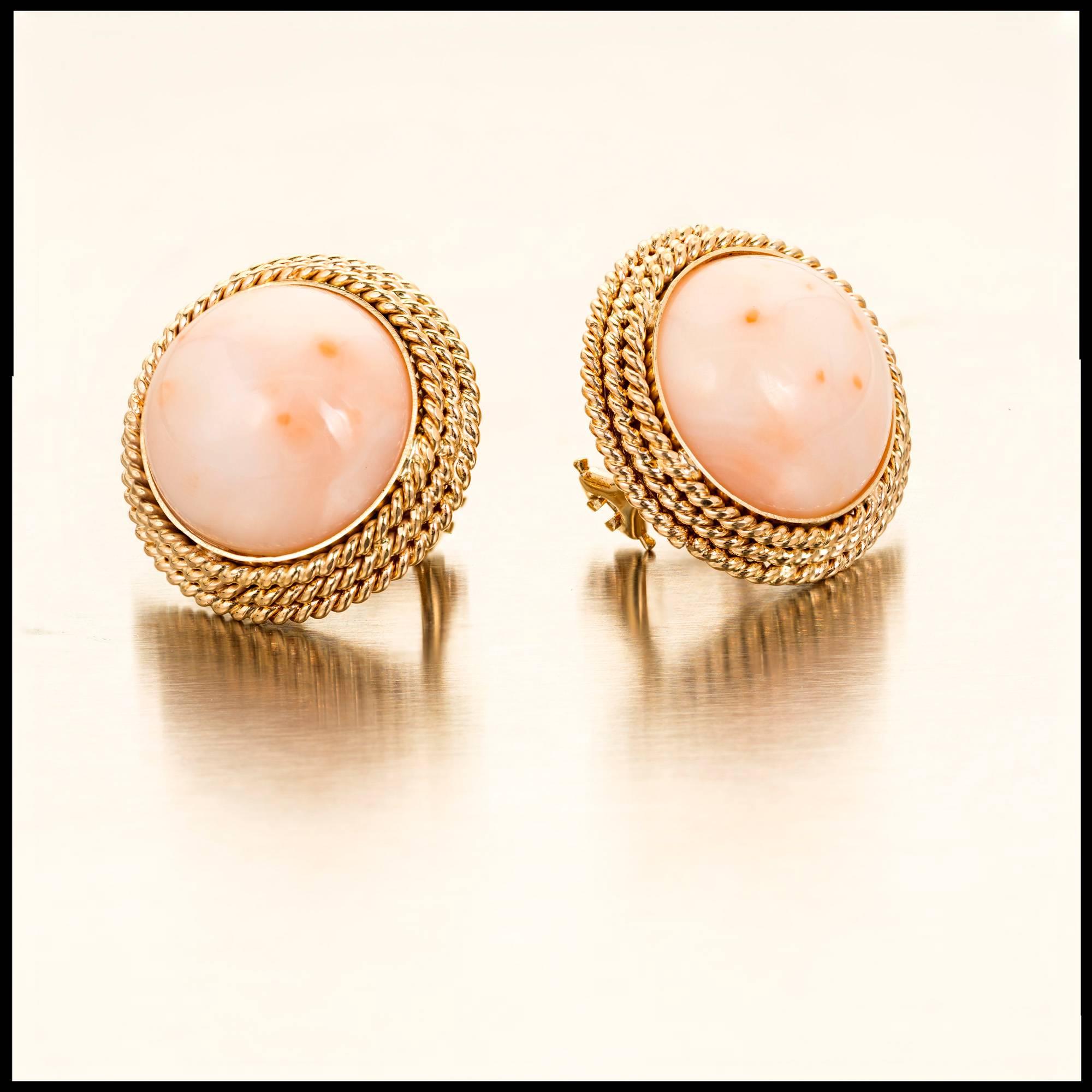 Midcentury Pink Dome Coral Gold Clip Post Earrings In Good Condition For Sale In Stamford, CT