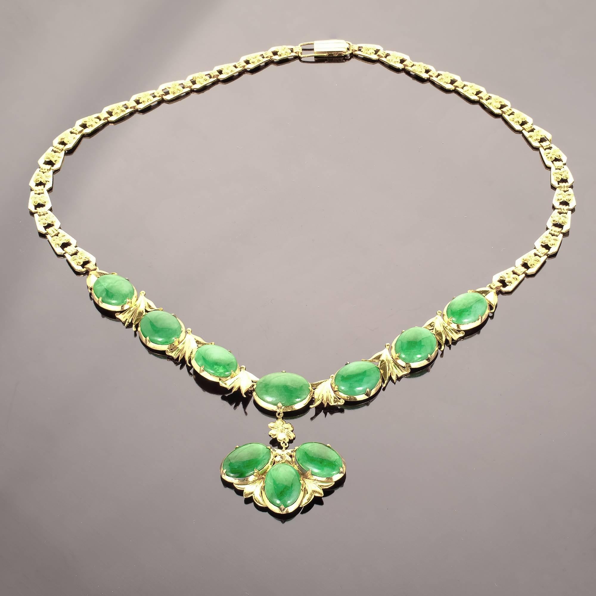 GIA Certified Natural Bright Green Jadeite Jade Gold Necklace In Good Condition In Stamford, CT