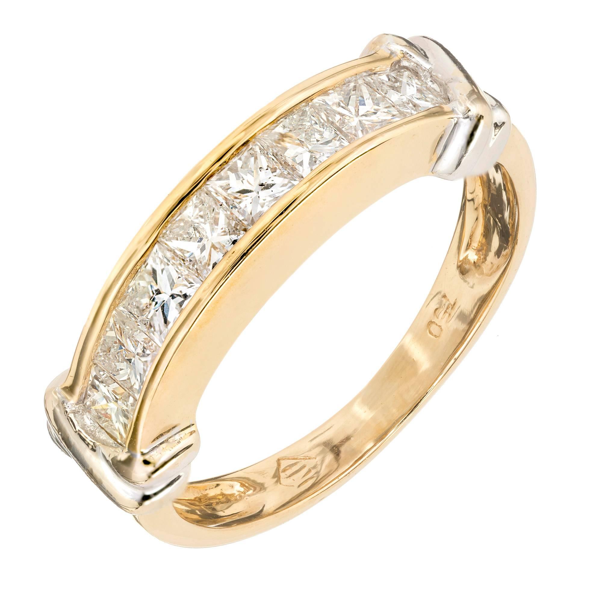 Prinzessinnenschliff Diamant-Gold-Hochzeitsring mit Kanalfassung im Angebot