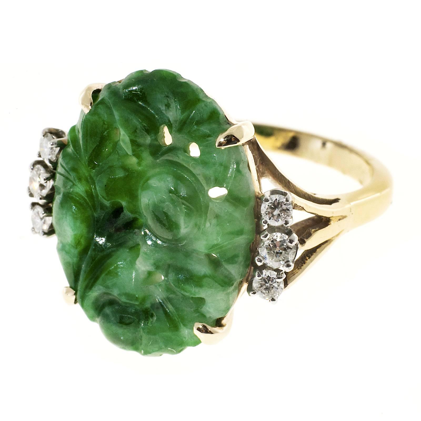 Mid-Century Carved Natural Green Jadeite Jade and Diamond Gold Ring In Good Condition In Stamford, CT