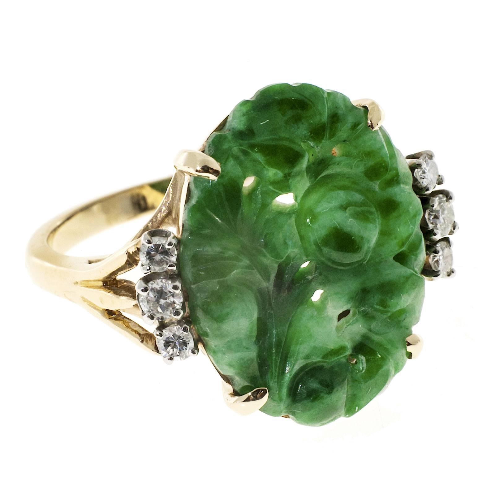 Art Deco Mid-Century Carved Natural Green Jadeite Jade and Diamond Gold Ring