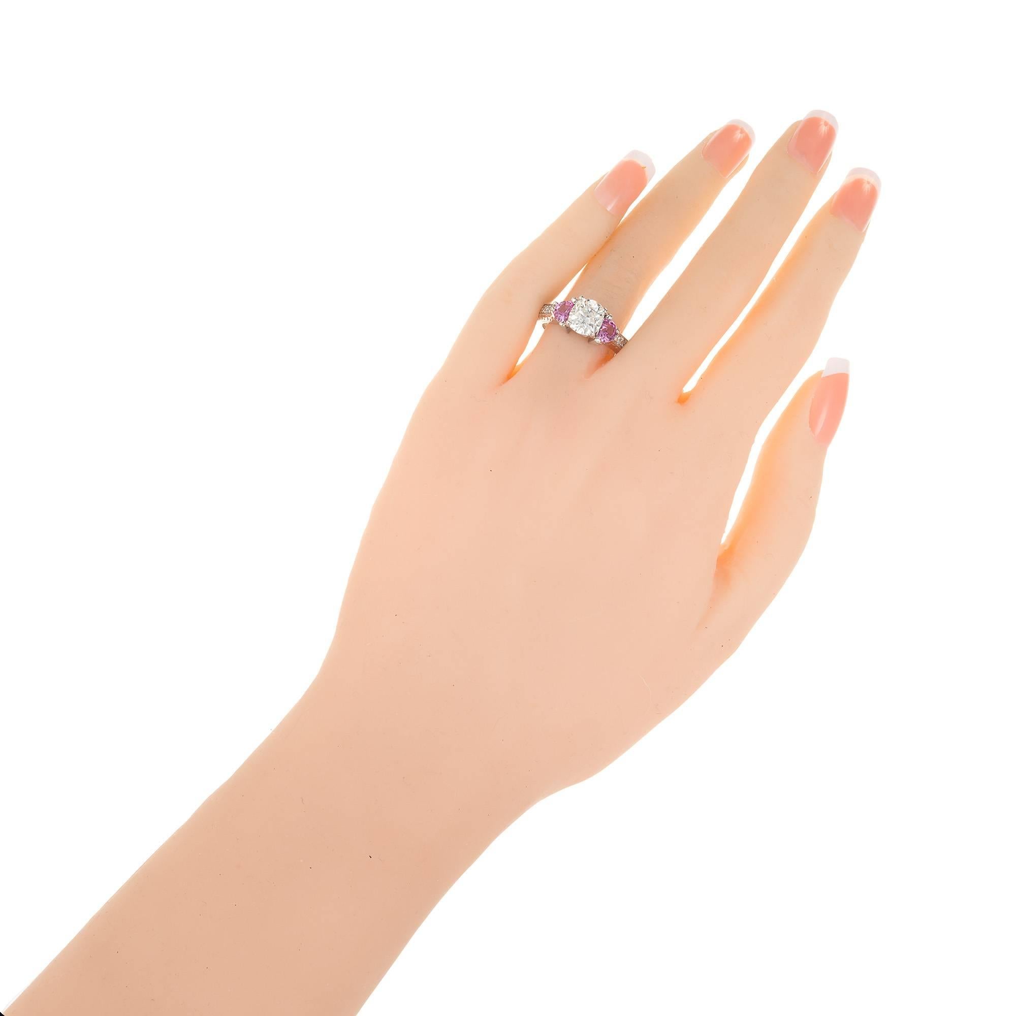 Peter Suchy Bague de fiançailles en platine avec diamant de 1,55 carat et saphir rose Bon état - En vente à Stamford, CT
