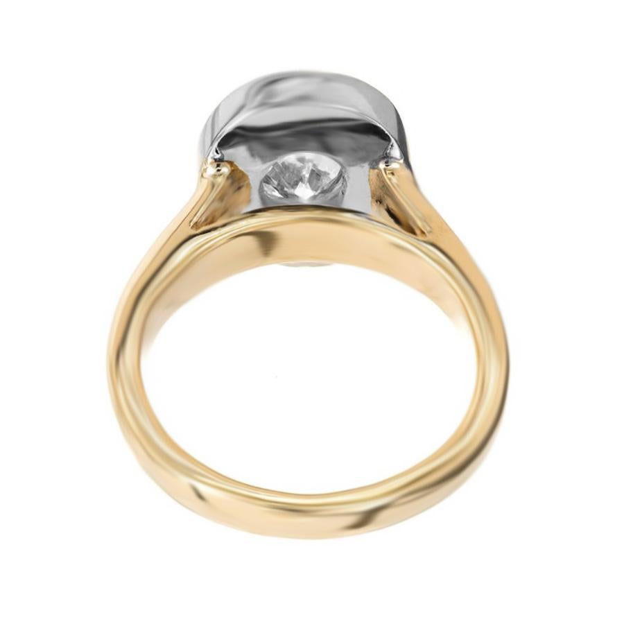 Donna Anello di fidanzamento con diamante ovale aureolato da 1,02 carati in oro in vendita