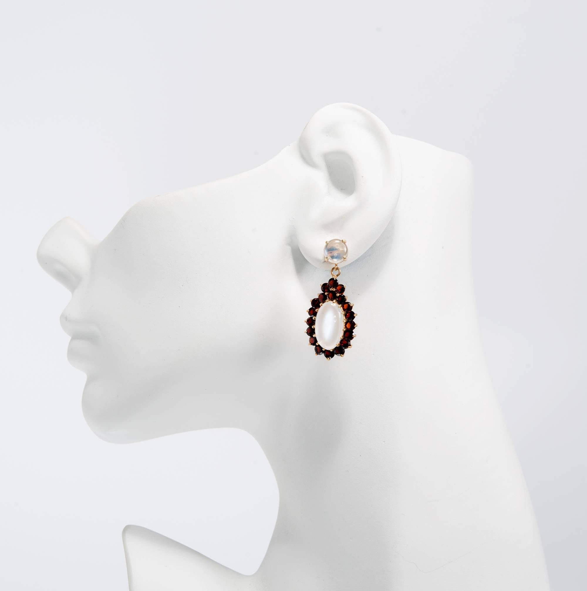 Garnet Blue Oval Moonstone Gold Dangle Earrings In Good Condition For Sale In Stamford, CT