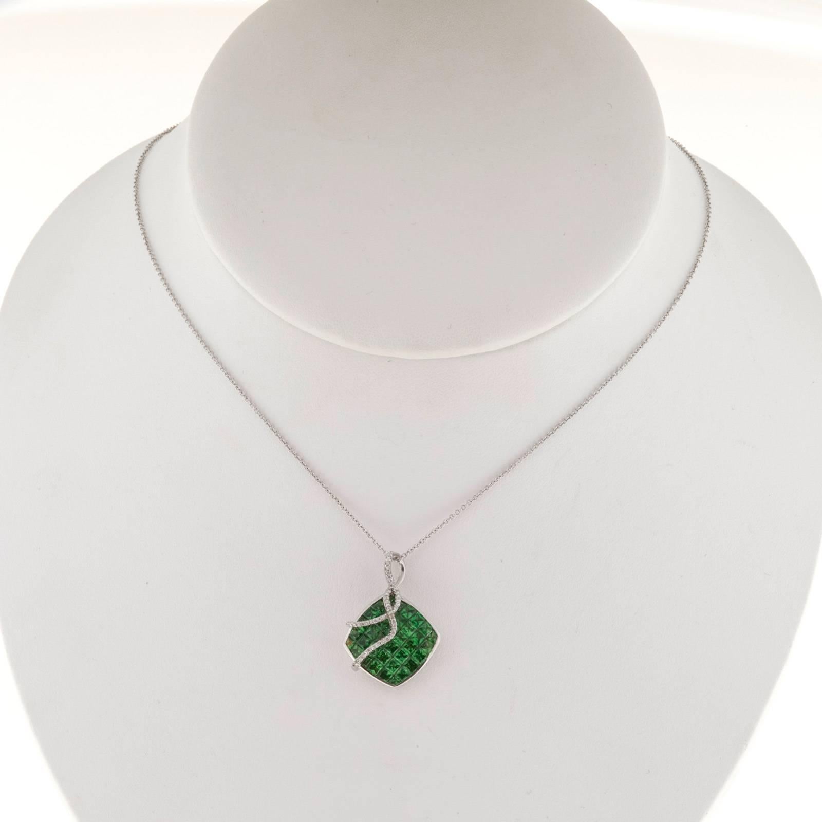 tsavorite gold pendant