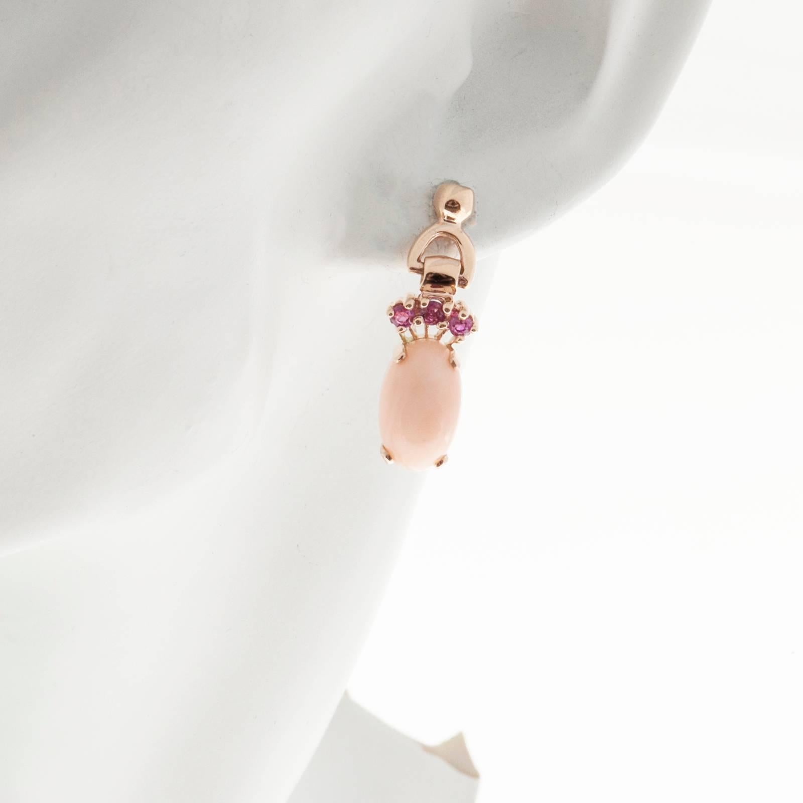 Natural Coral Pink Sapphire Gold Dangle Earrings In Good Condition For Sale In Stamford, CT