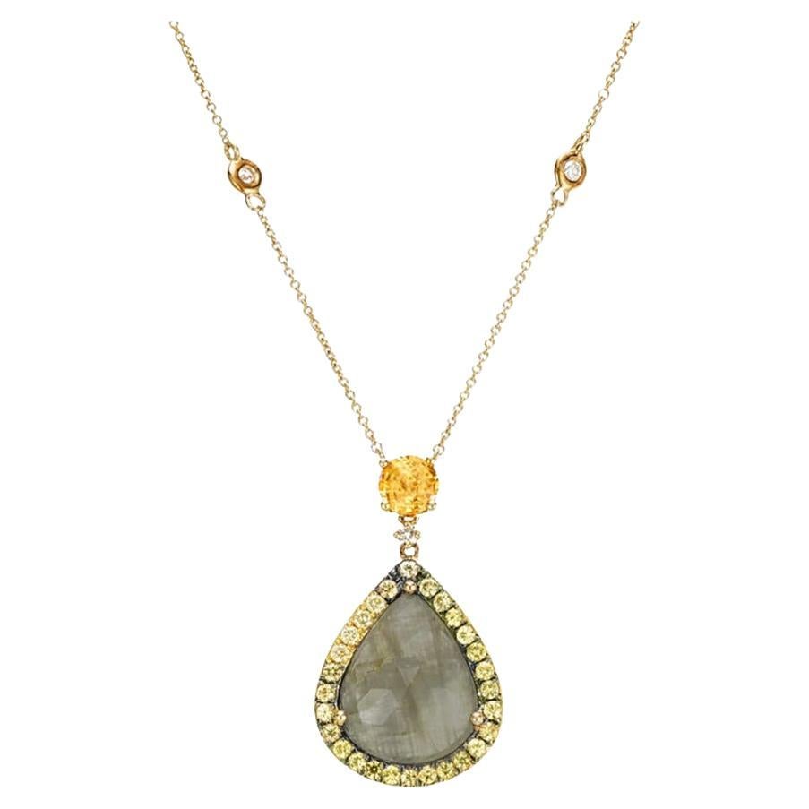 Collier pendentif en or avec diamant gris et saphir de 4,62 carats en forme de poire en vente