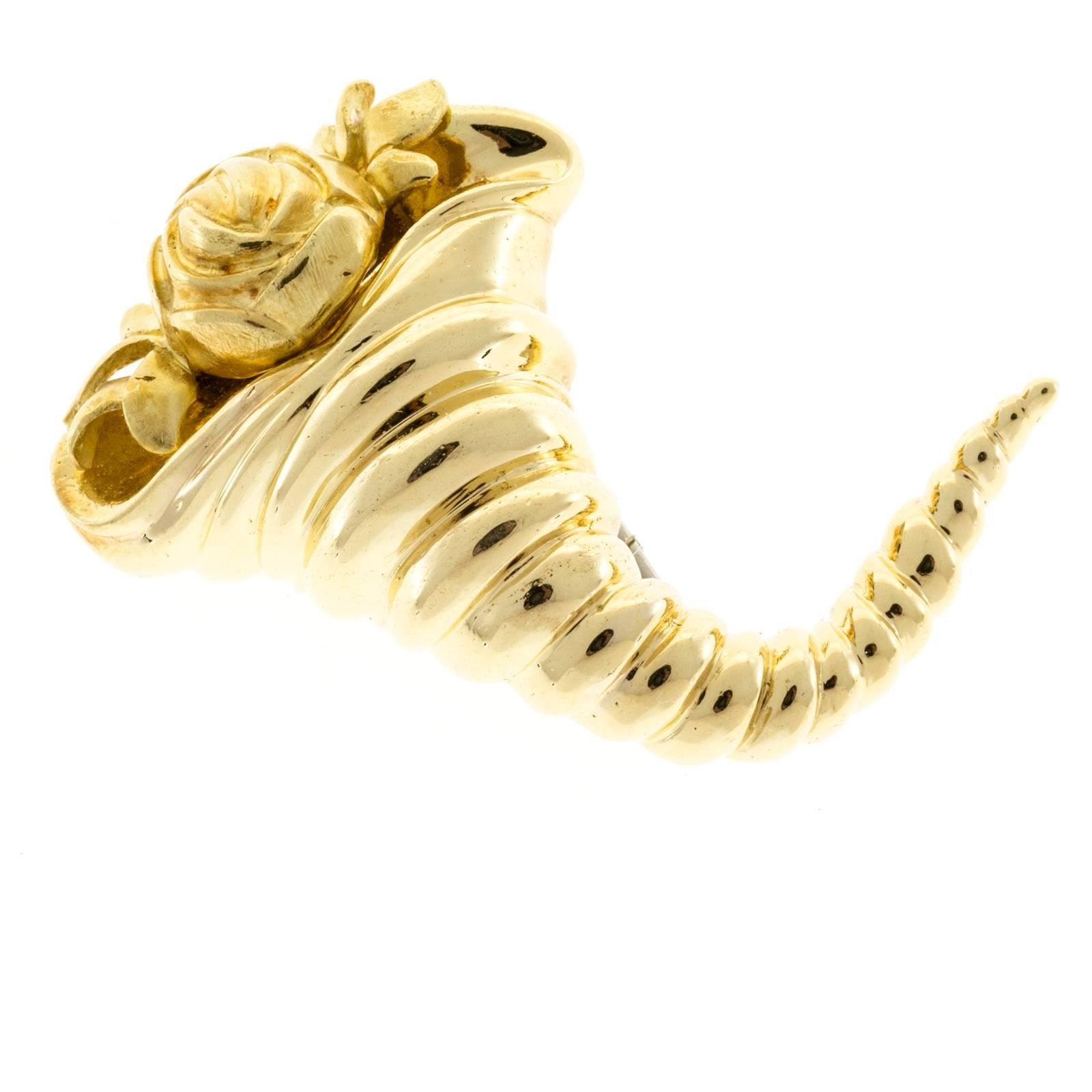 Tiffany & Co. Épingle en forme de corne d'abondance en or en vente