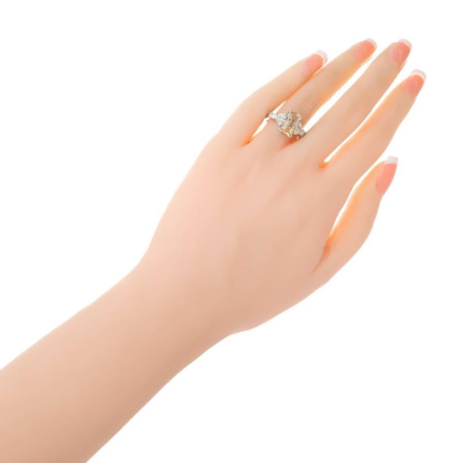 Bague de fiançailles Peter Suchy en platine avec saphir jaune orangé et diamant de 3,31 carats en vente 1