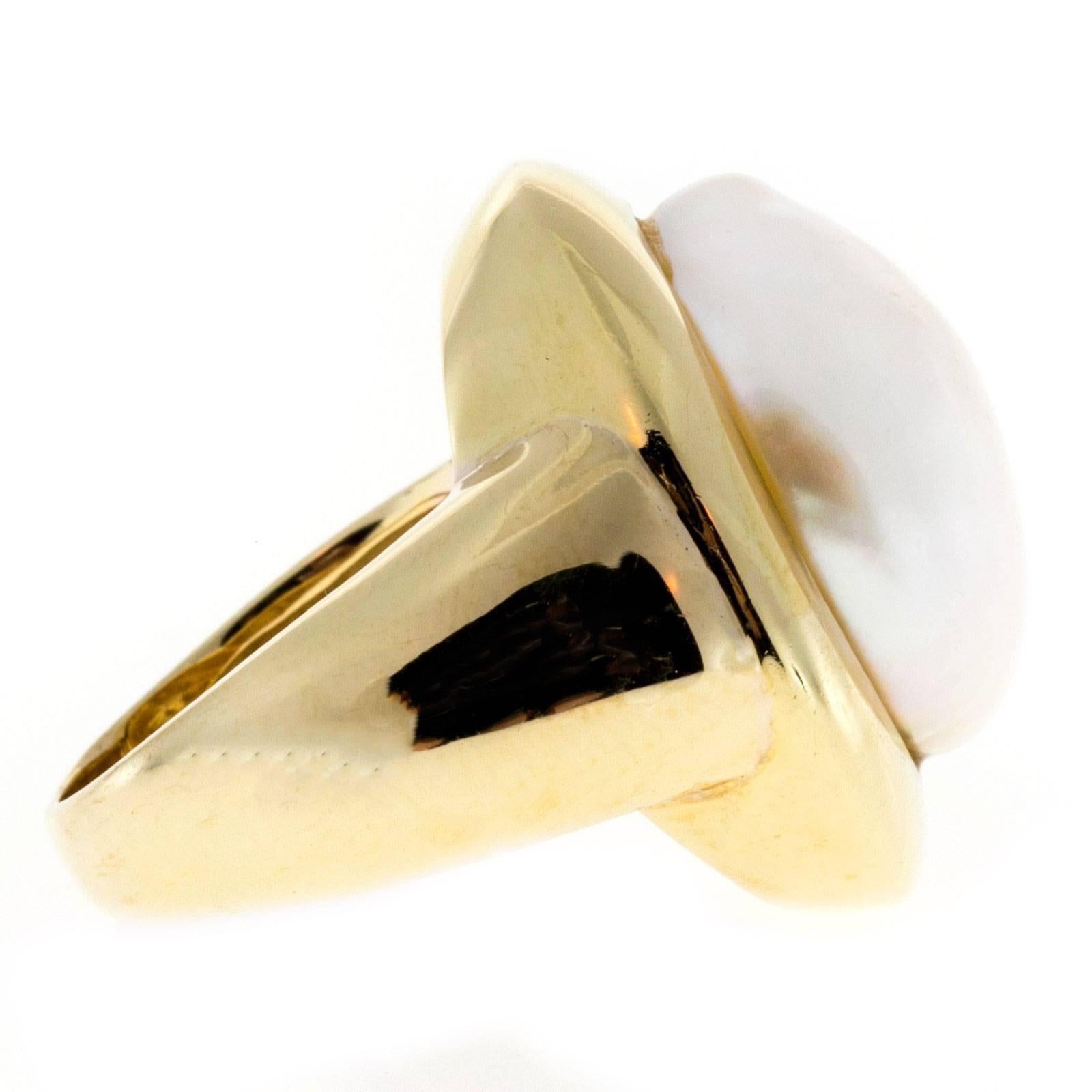 Large South Sea Pearl Gold Ring In Good Condition In Stamford, CT