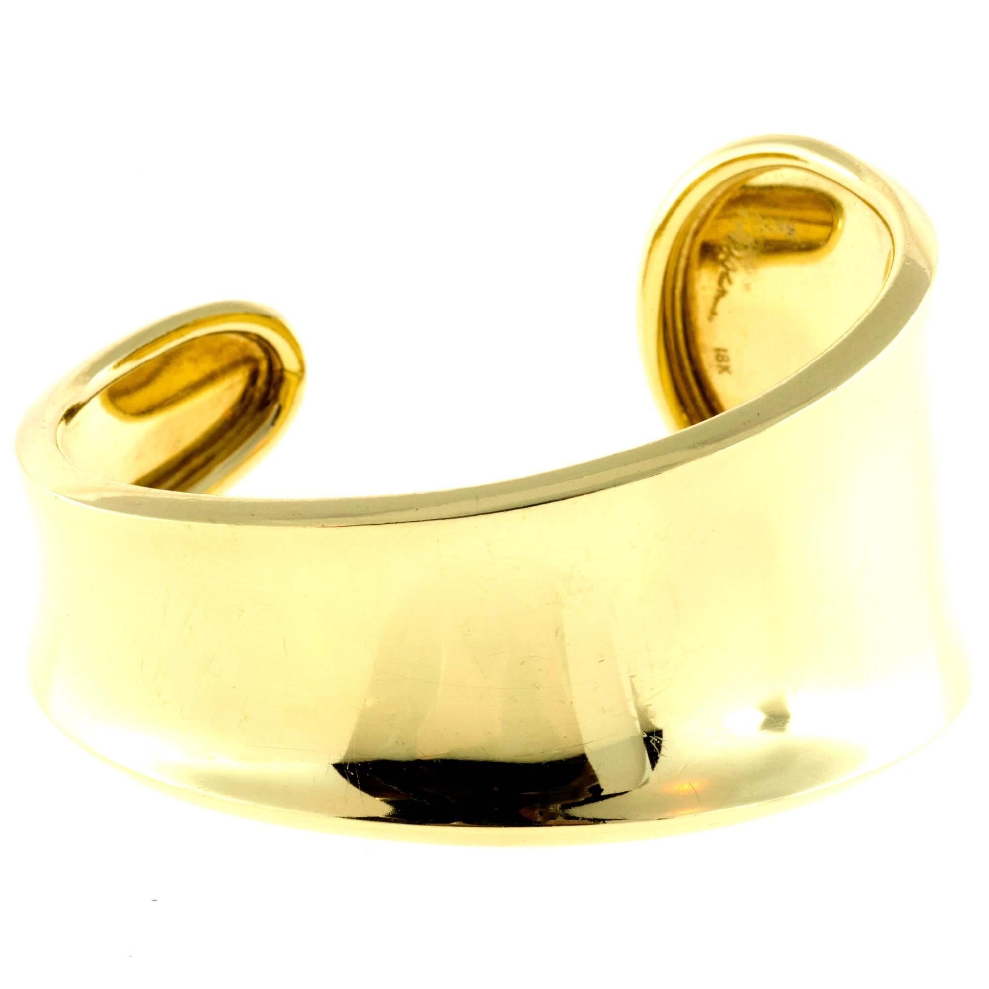 Handmade Robert Lee Morris solid 18k yellow gold rolled edge slip on cuff style bracelet with the artists’ signature. 

18k Yellow Gold
Stamped: 18k (script signature) Robert Lee Morris 
Solid 18k handmade slip on cuff rolled edges
49.0