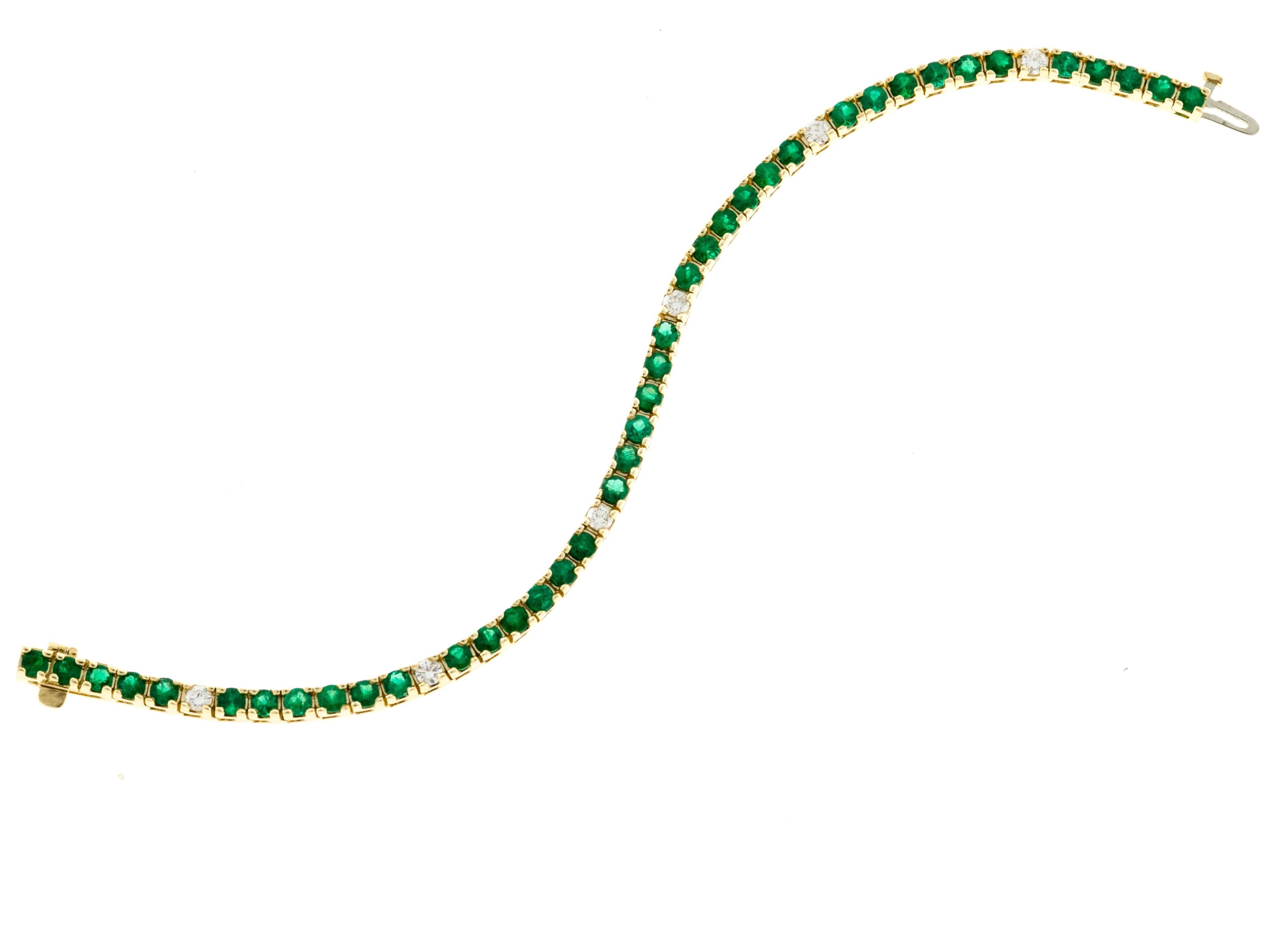 Green Emerald Diamond Gold Tennis Bracelet In Good Condition In Stamford, CT