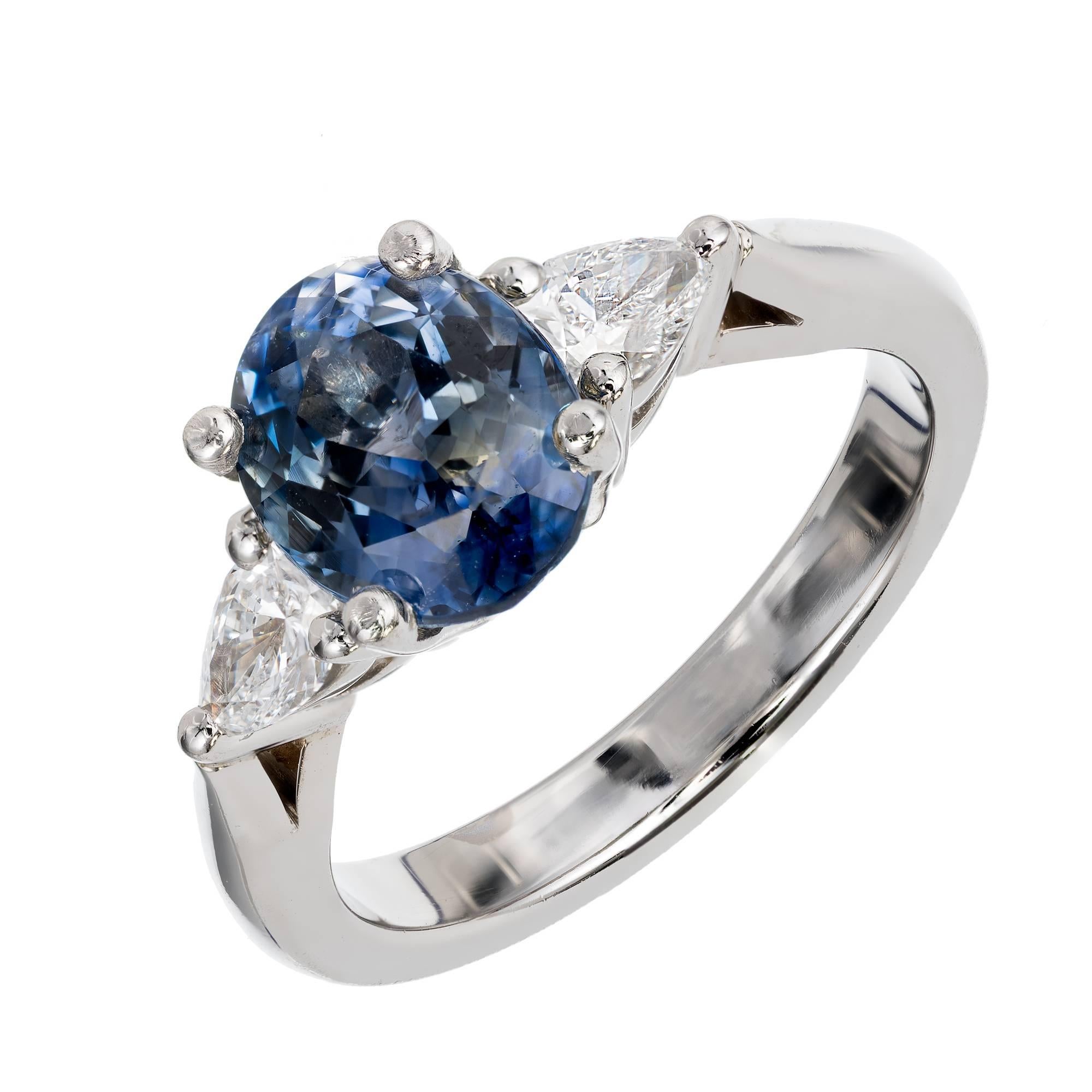 Verlobungsring aus Platin mit 1,35 Karat blauem Saphir und birnenförmigem Diamant von Peter Suchy