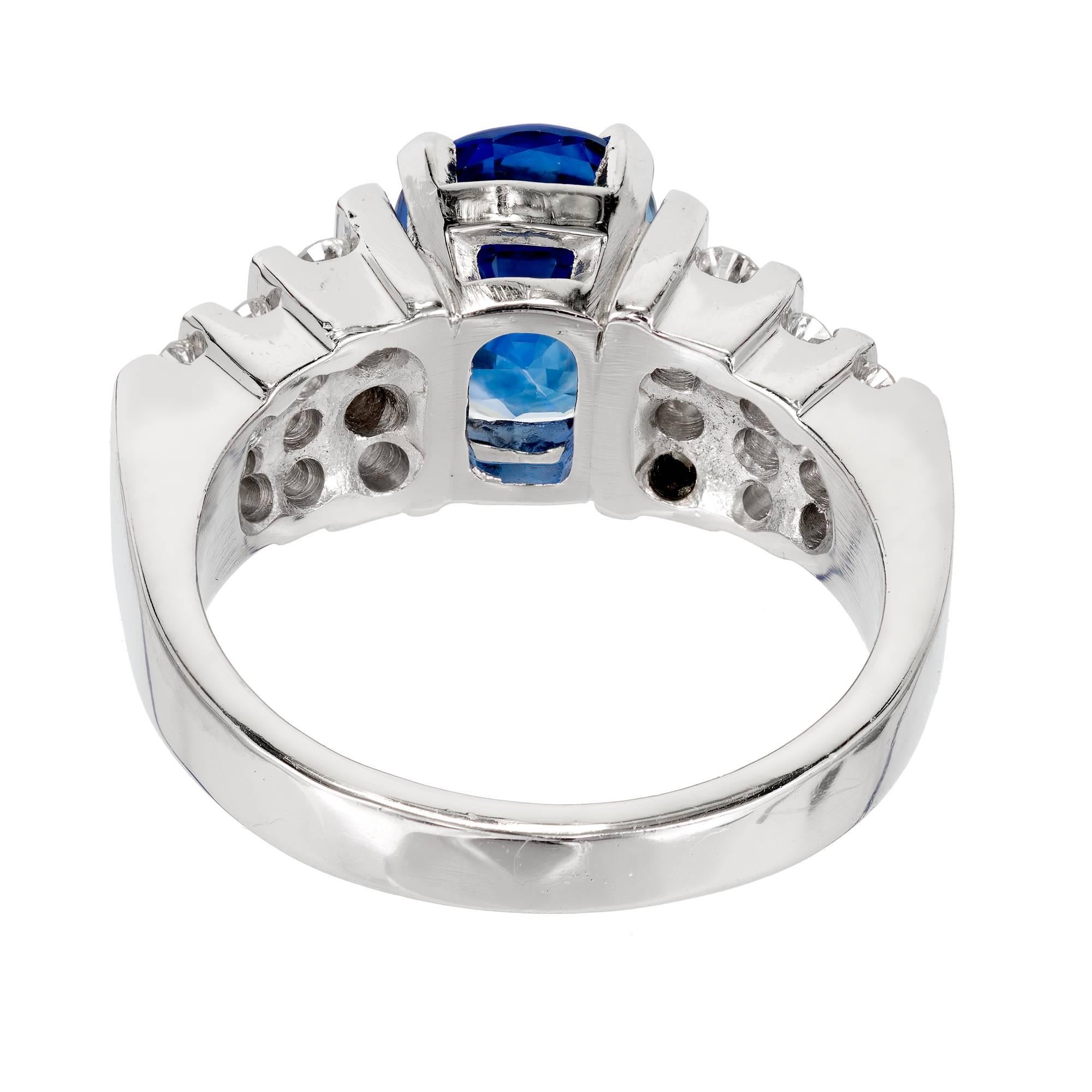 Platin-Verlobungsring mit GIA-zertifiziertem 2,79 Karat blauem ovalem Saphir und Diamant im Angebot 3