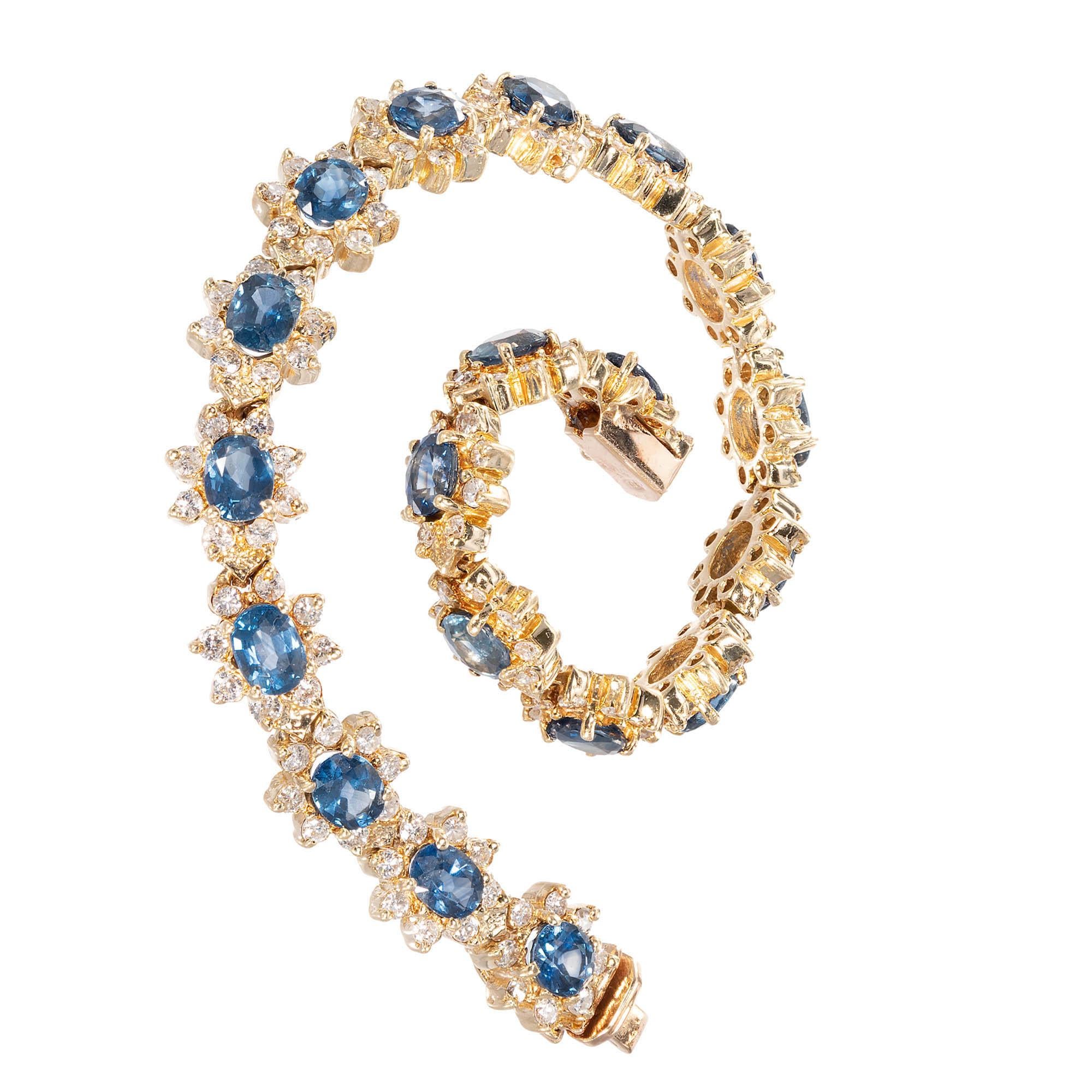 Taille ovale Bracelet en or jaune avec saphir bleu 14,07 carats et diamants en vente