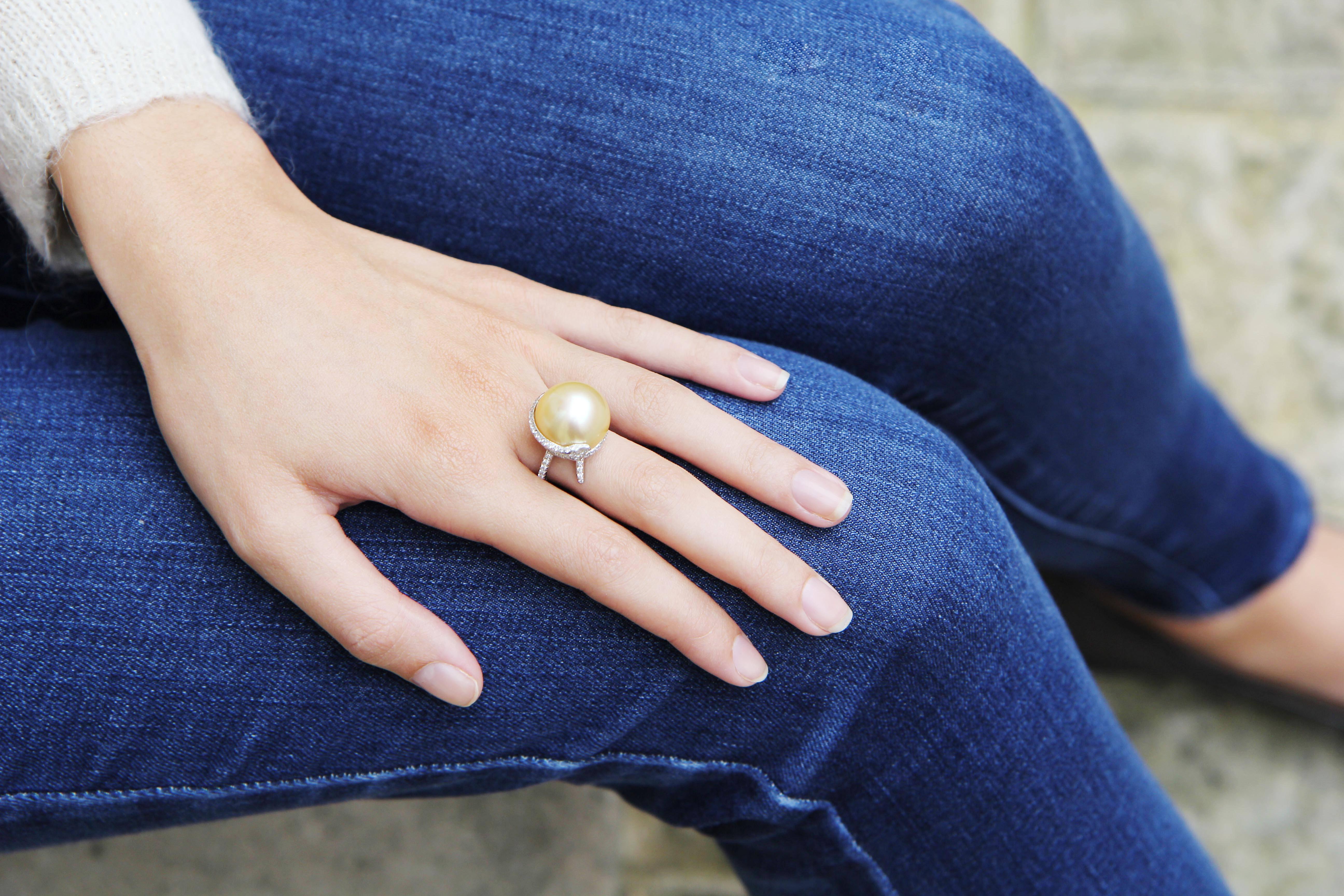 Lorenz Bäumer Pearl Diamonds Gold Ring In New Condition For Sale In Paris, FR