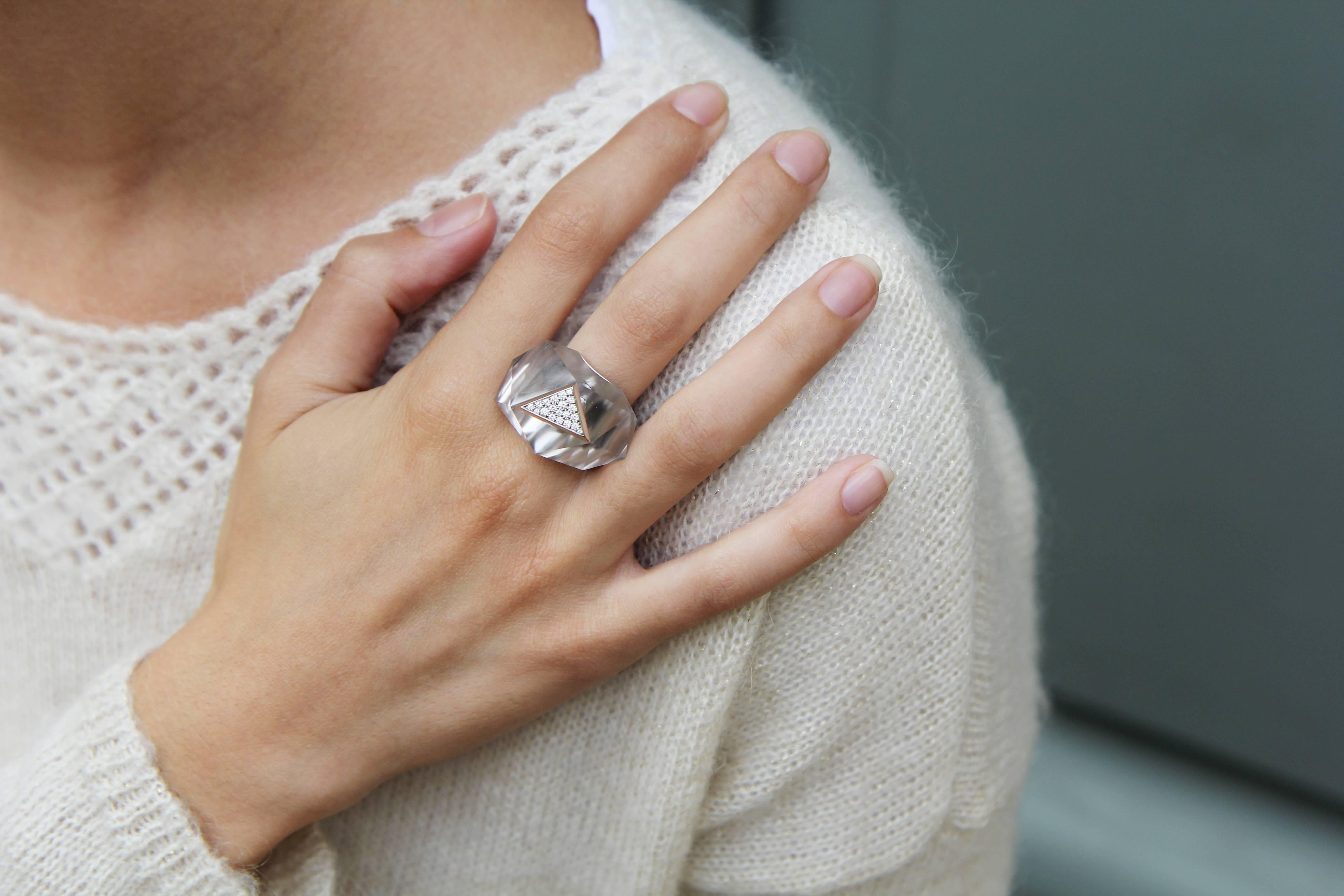 Lorenz Bäumer Légume Facette White Diamonds white Gold Ring In New Condition For Sale In Paris, FR