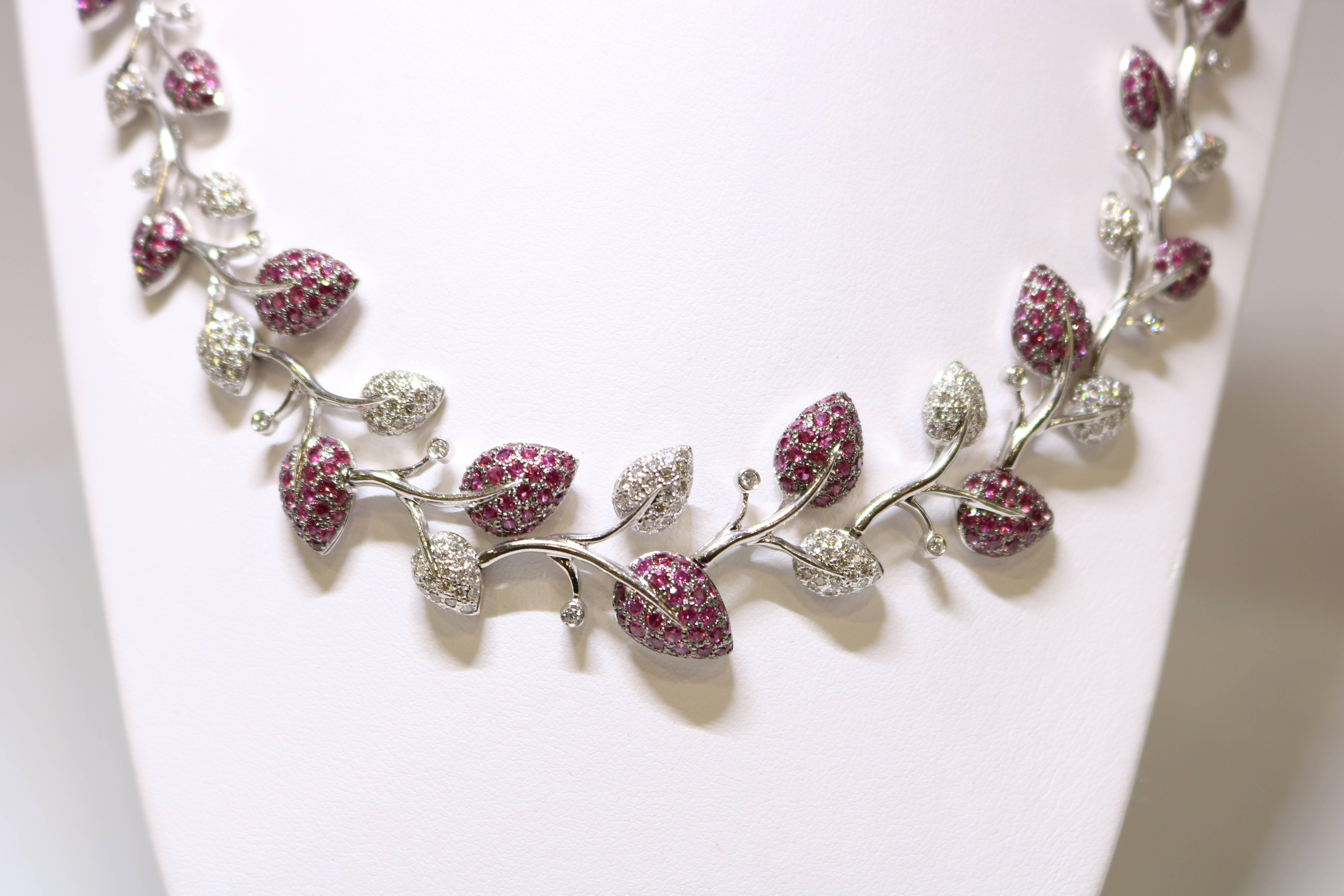 White Diamond and Pink Sapphire Floral Necklace In Excellent Condition For Sale In New York, NY