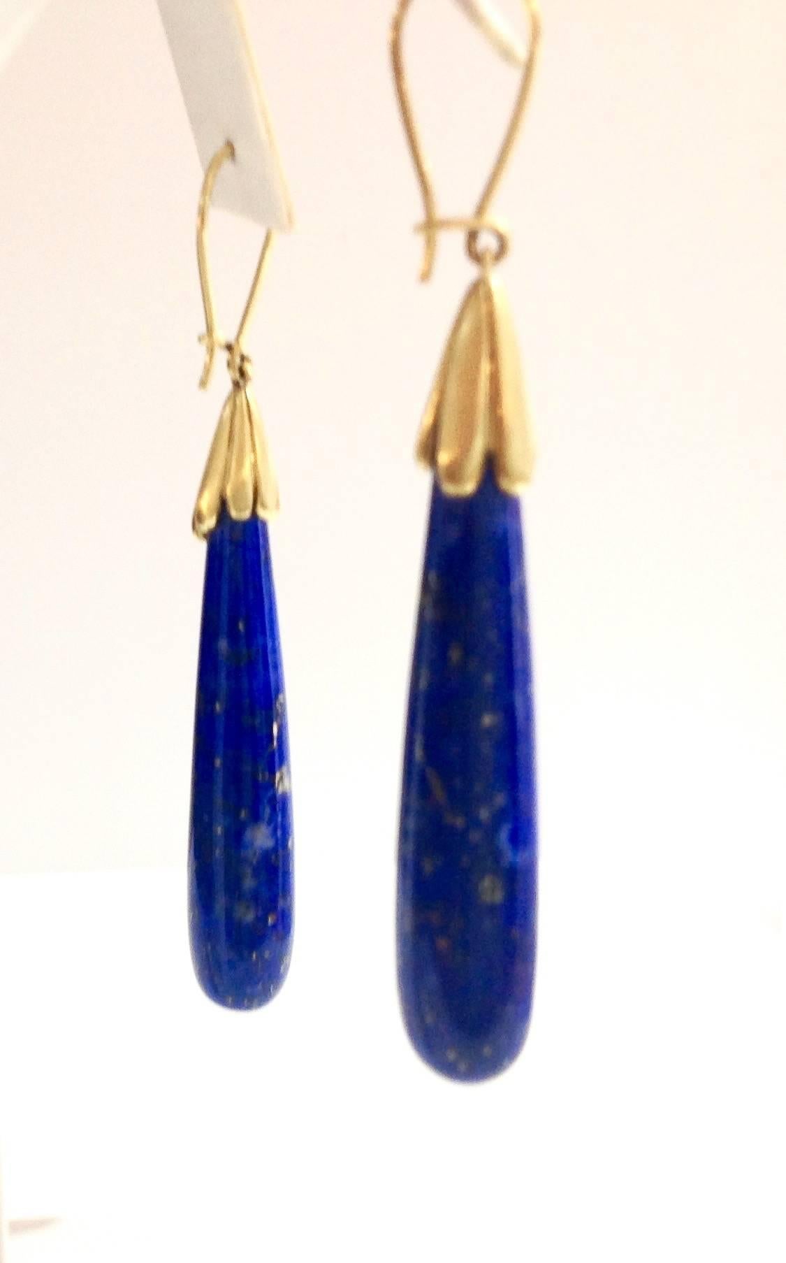 Women's 95 Carat Lapis Lazuli Dangle Earrings in 18 Karat Gold For Sale