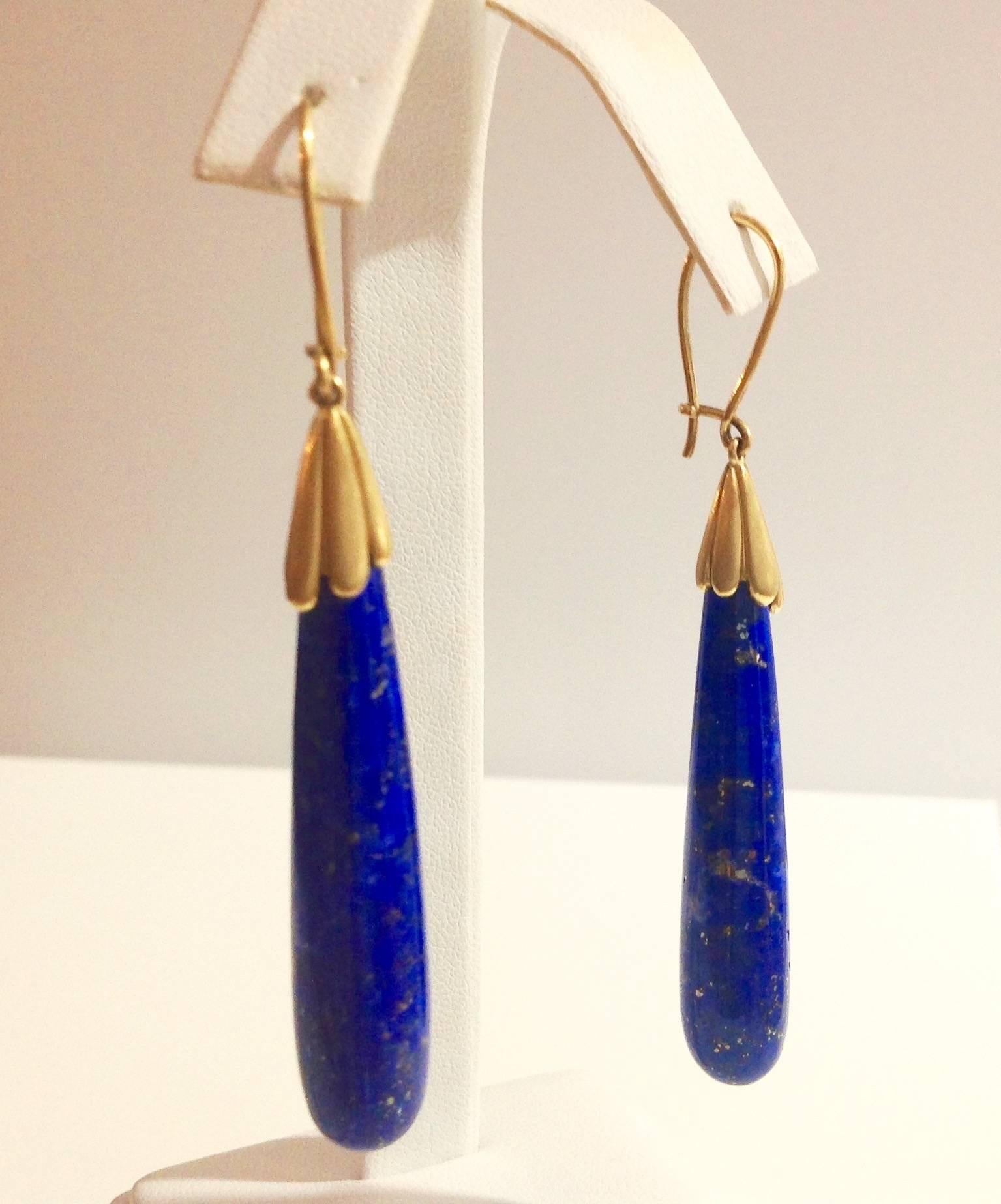 95 Carat Lapis Lazuli Dangle Earrings in 18 Karat Gold For Sale 1