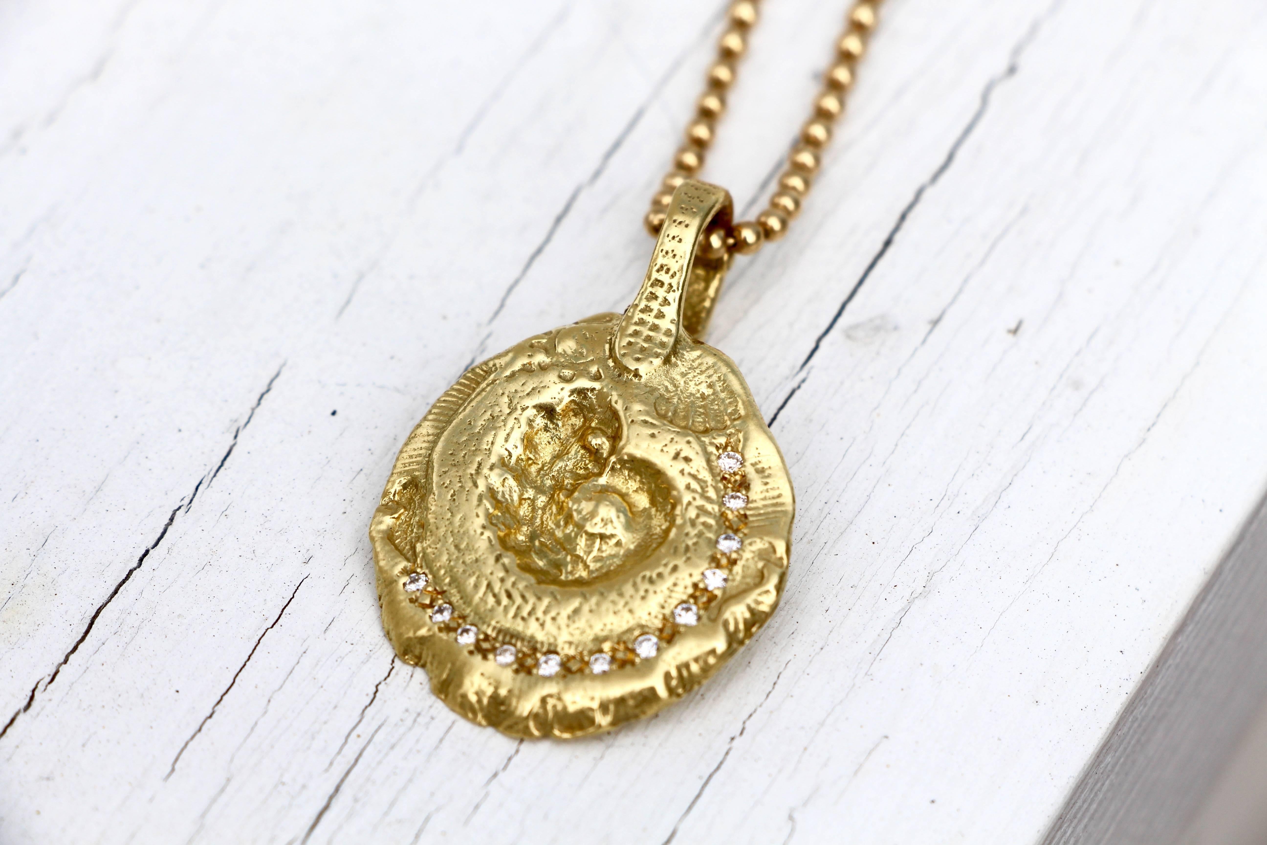 The nautilus shell is thought to be the symbol of life and harmony. Our Nautilus Fossil is not set in stone, but in glorious 18 Karat Gold and sprinkled with Diamonds and features a versatile bale that can be attached to Pearls or worn on a lovely