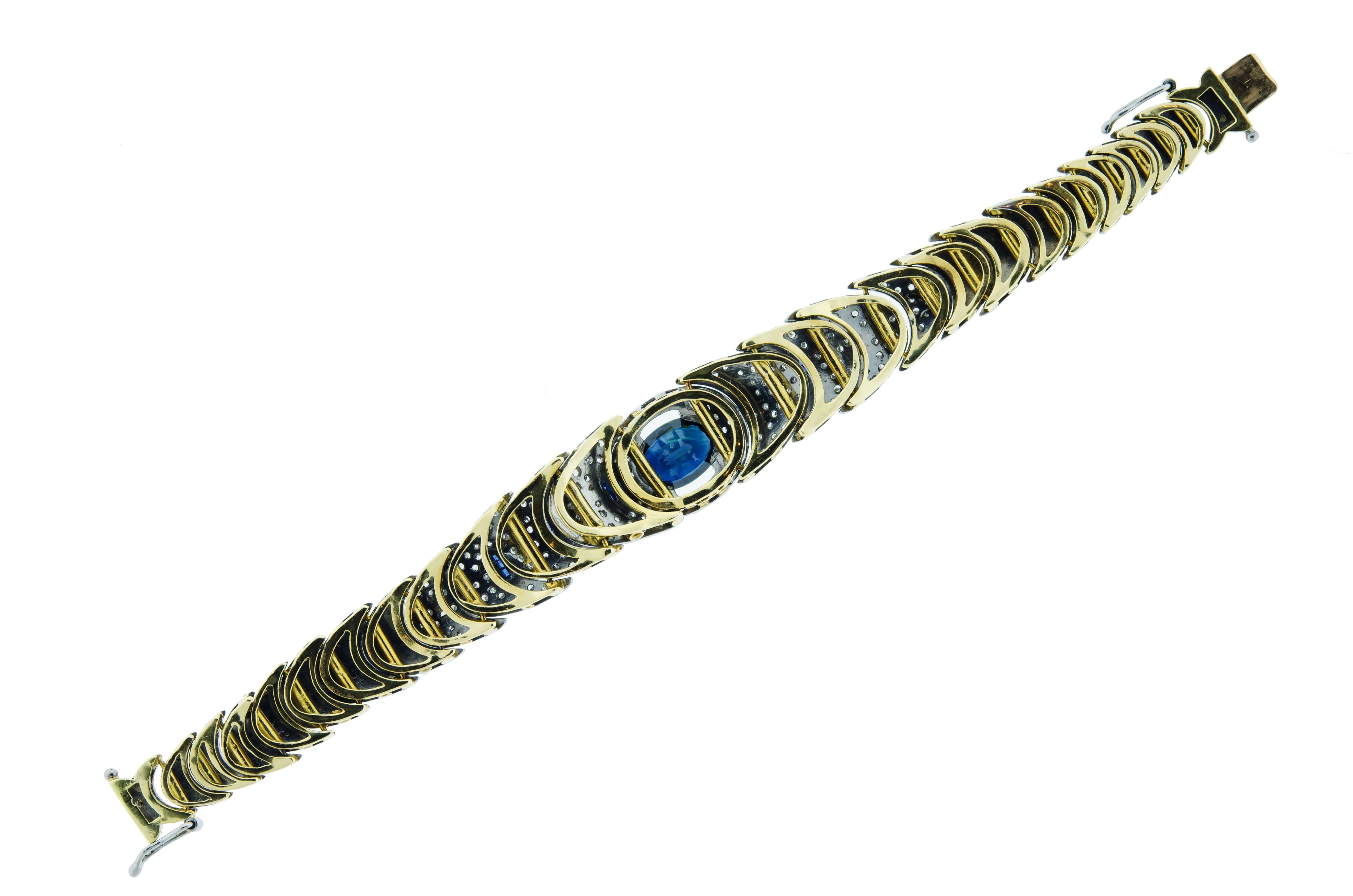 Stunning Blue Sapphire Diamond and 18 Karat White and Yellow Gold Bracelet For Sale 1