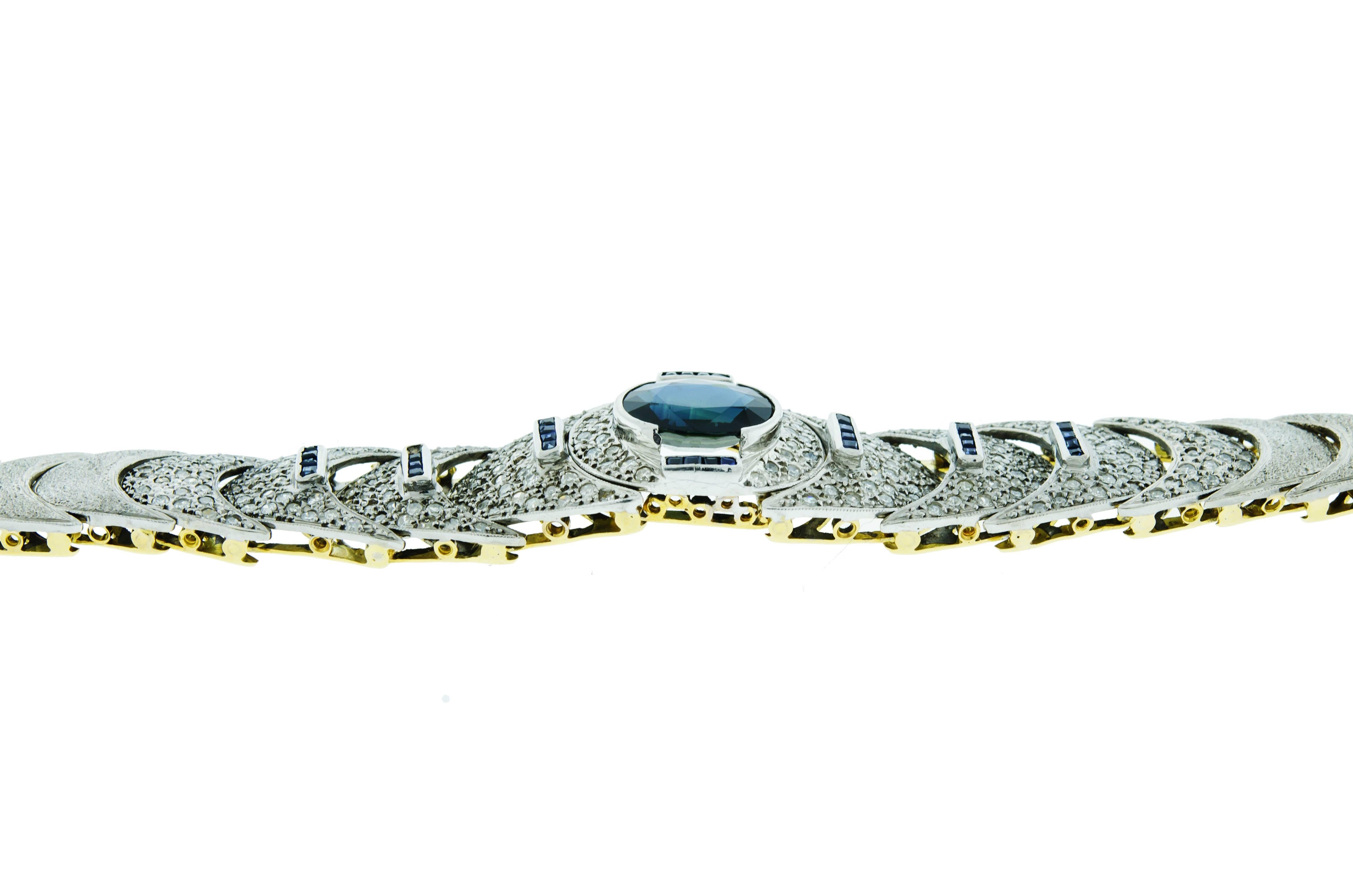 Stunning Blue Sapphire Diamond and 18 Karat White and Yellow Gold Bracelet For Sale 2