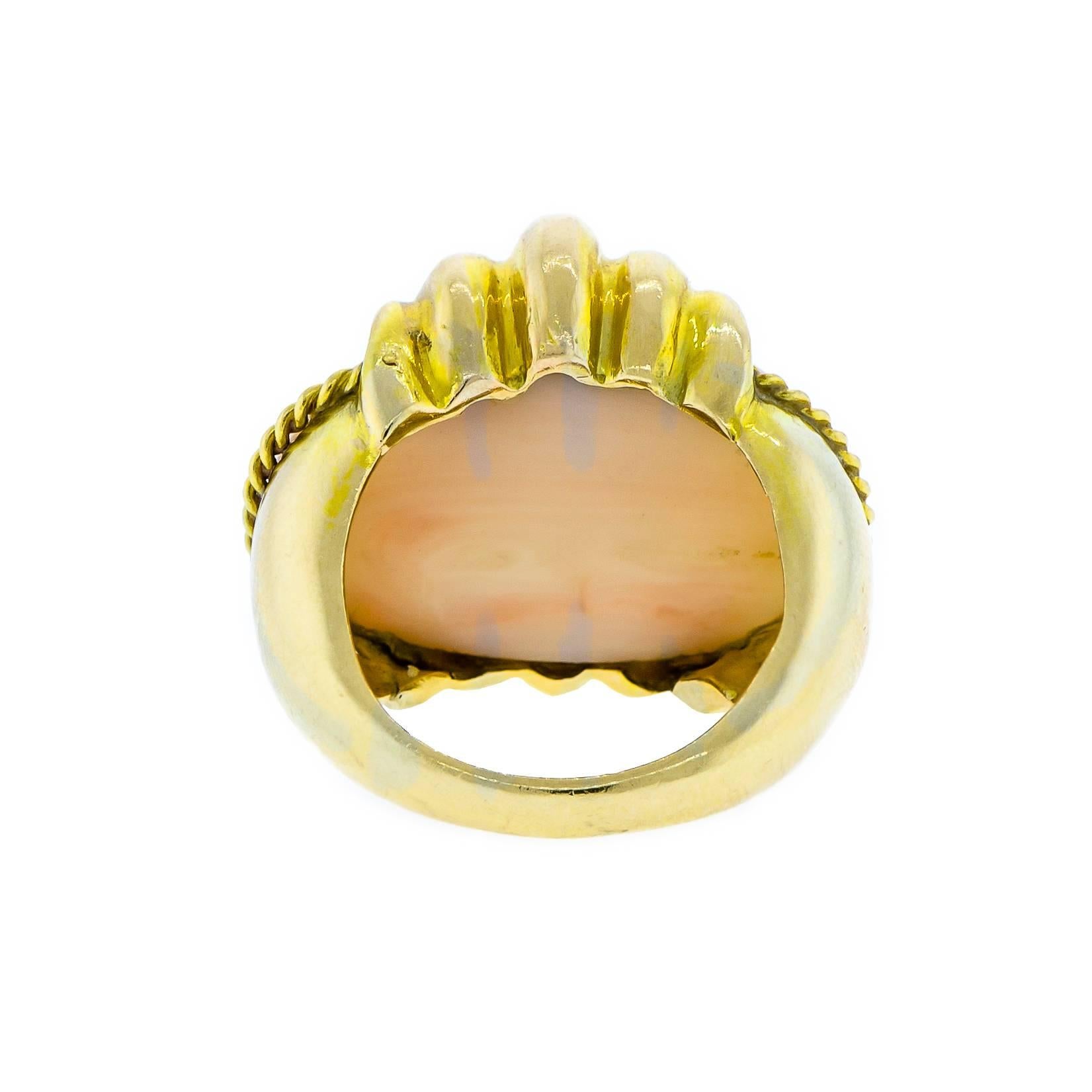 Retro Fluted Coral and 14K Yellow Gold Ring In Excellent Condition For Sale In Lombard, IL