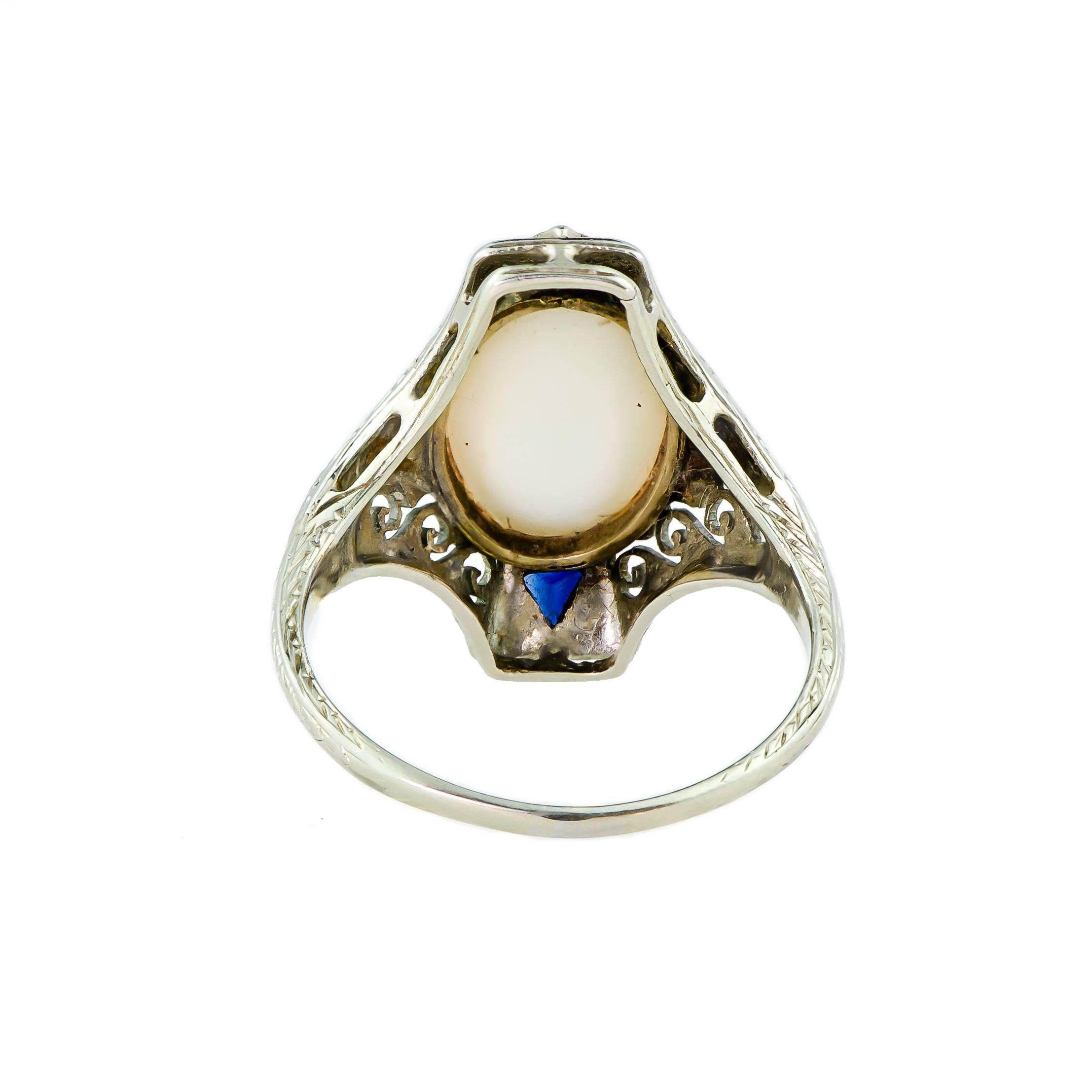 Art Deco circa 1920 Moonstone and 14 Karat White Gold Filigree Ring In Excellent Condition In Lombard, IL