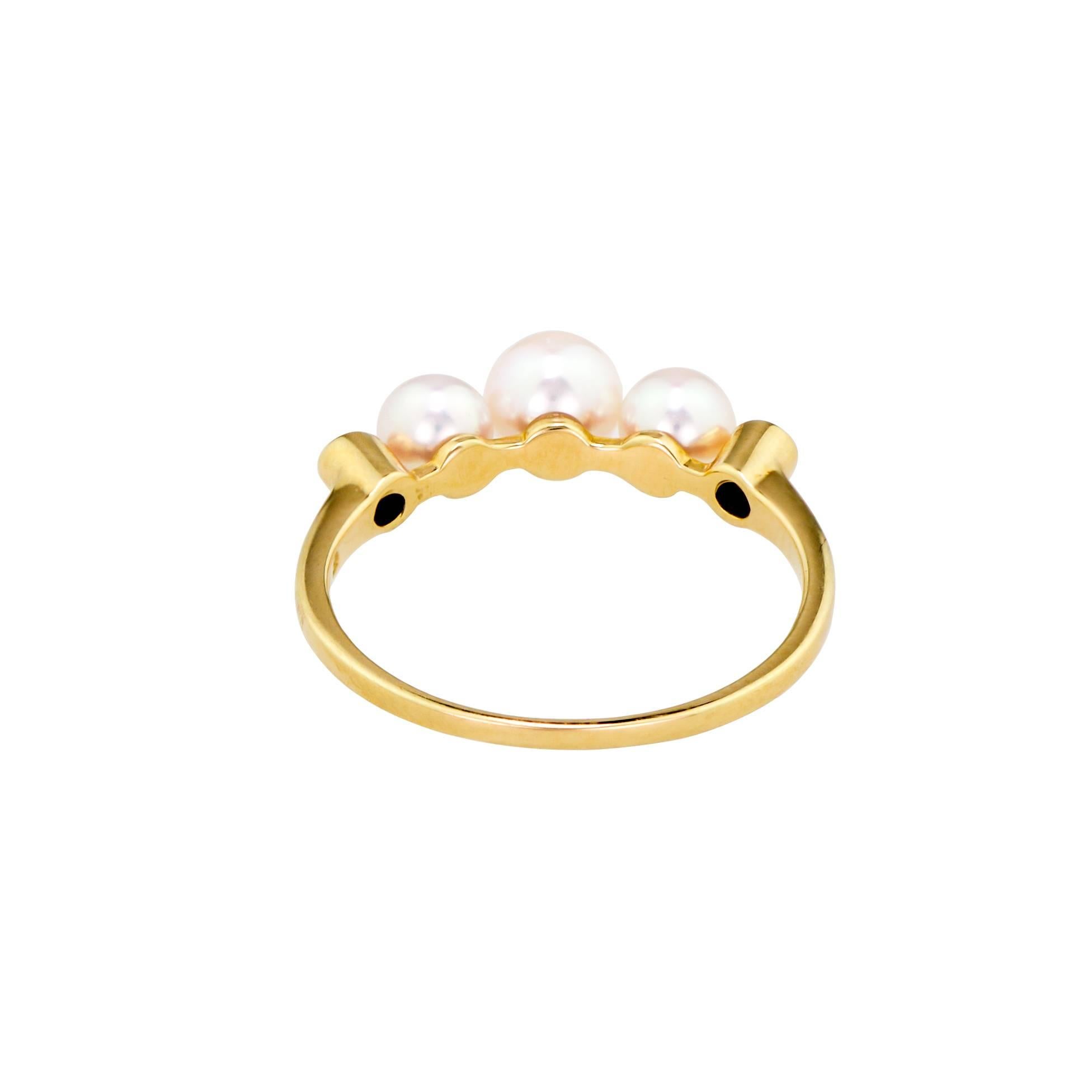 Contemporary Sweet Vintage Mikimoto Cultured Pearl Diamond and 18 Karat Yellow Gold Ring For Sale