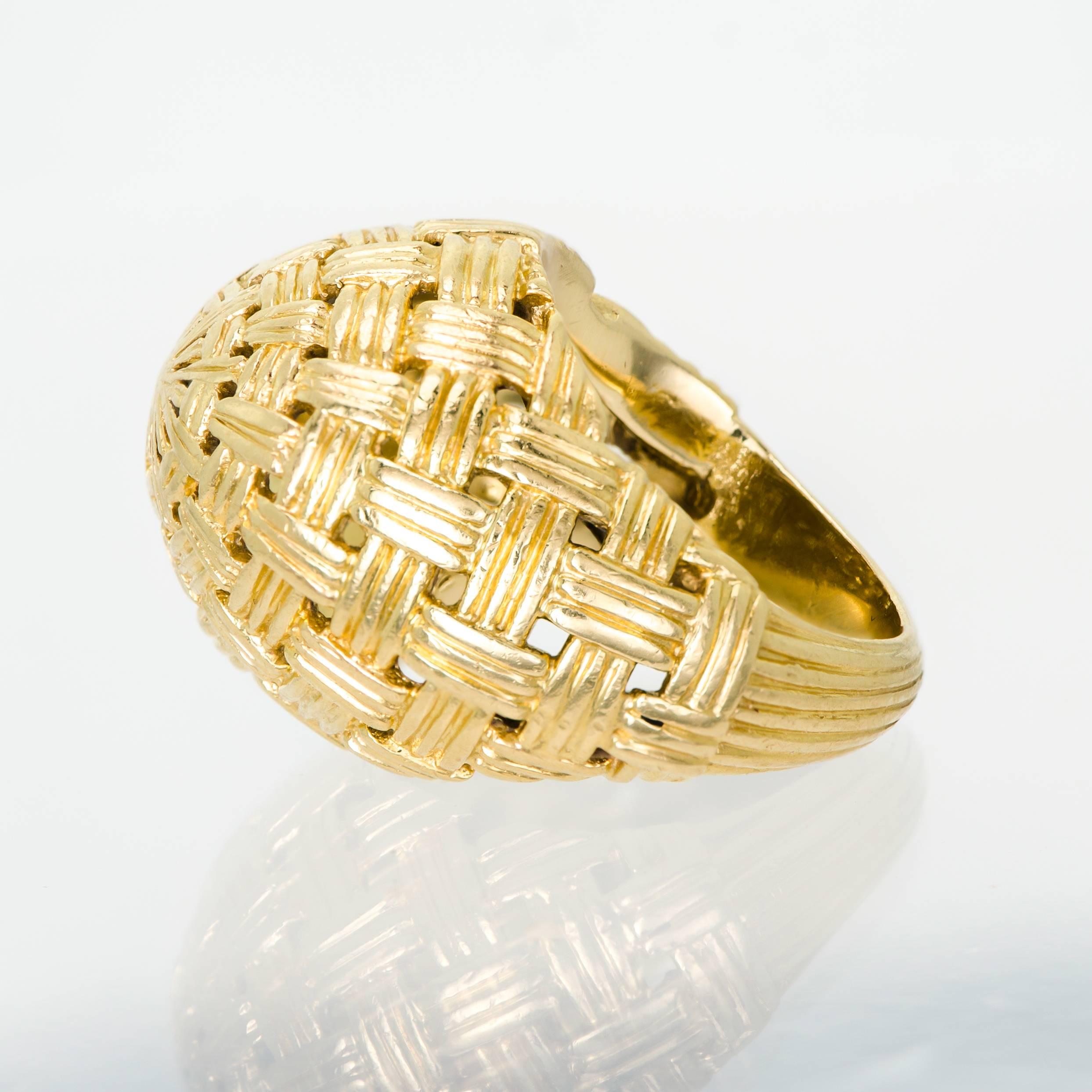 Vintage 18 kt yellow gold bombe ring - basketweave motif, 18 mm wide 