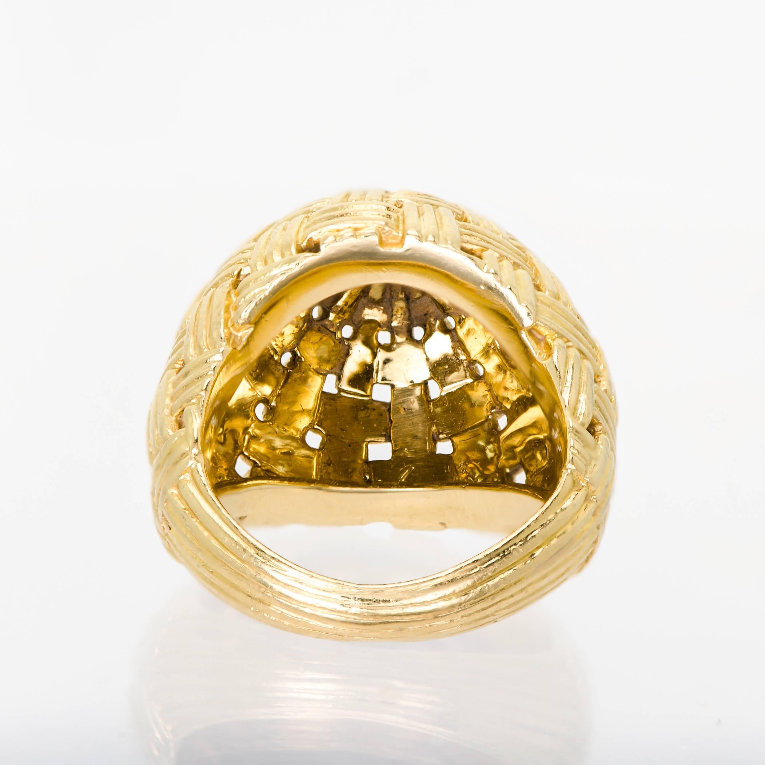 Vintage 18 Karat Yellow Gold Bombe Ring In Excellent Condition For Sale In Lombard, IL