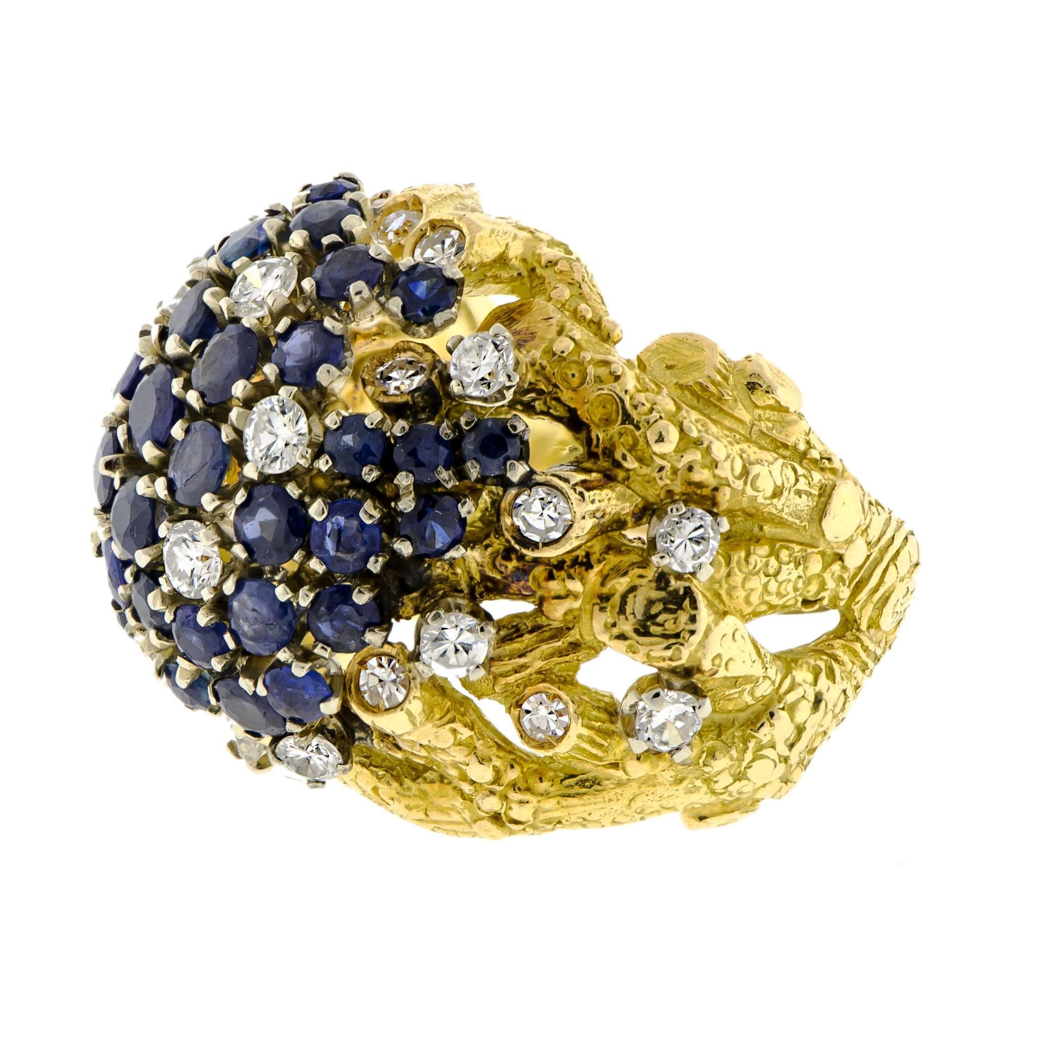 Wonderful Mid-Century sapphire diamond and 18k yellow gold cluster dome cocktail ring branch motif heavy mount - set with numerous round brilliant cut sapphires and 31 round brilliant and single cut diamonds with a total diamond weight of 1 ct.