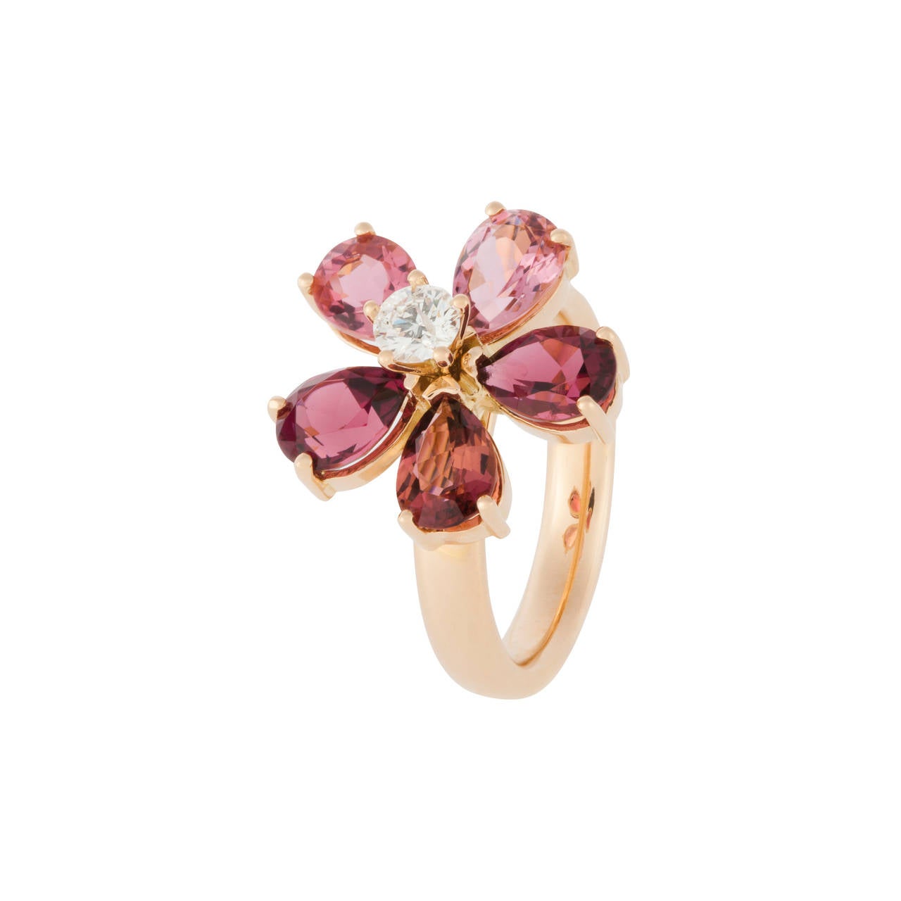 Colourful ring in floral design by RENESIM of Munich
Ring in 18-carat rose gold set with 5 petals of faceted redish/pink tourmalines. Each approx. 7 x 5 mm. The centre is built by a brilliant-cut diamond of 0.25 ct.